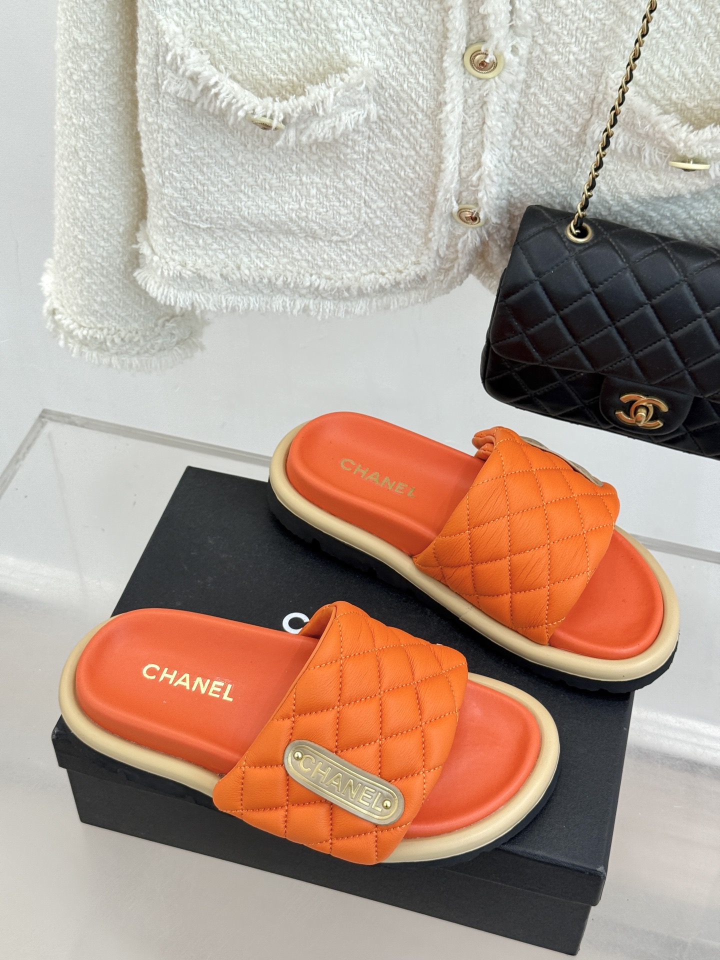 CHANE* ｜小香经典字母魔术贴菱格面包厚底懒人拖鞋懒人必备👏穿了会上瘾的拖鞋巨软巨舒服 让你摆脱一切