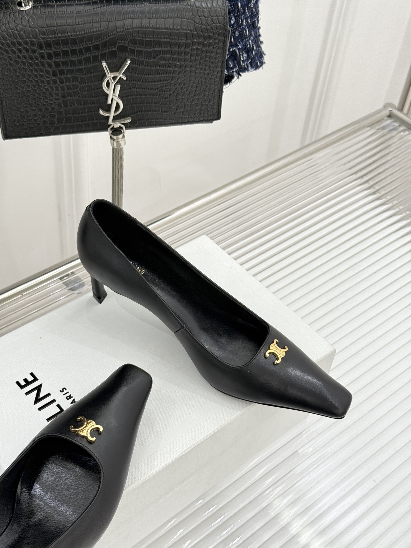 Celine/赛琳26WF新品凯旋门小方头高跟凉鞋单鞋以极简轮廓续写法式优雅。利落小方头糅合复古与现代标