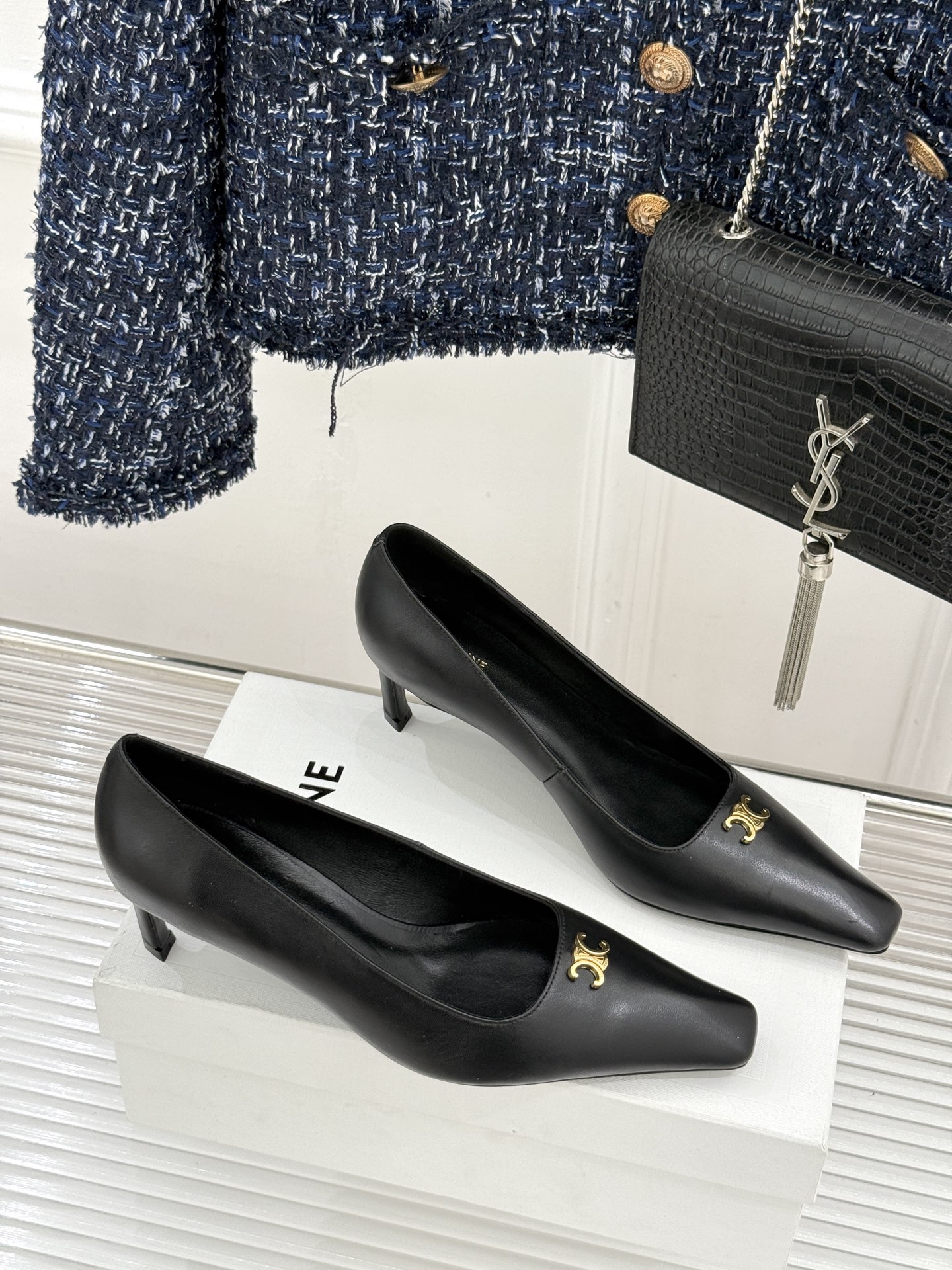 Celine/赛琳26WF新品凯旋门小方头高跟凉鞋单鞋以极简轮廓续写法式优雅。利落小方头糅合复古与现代标