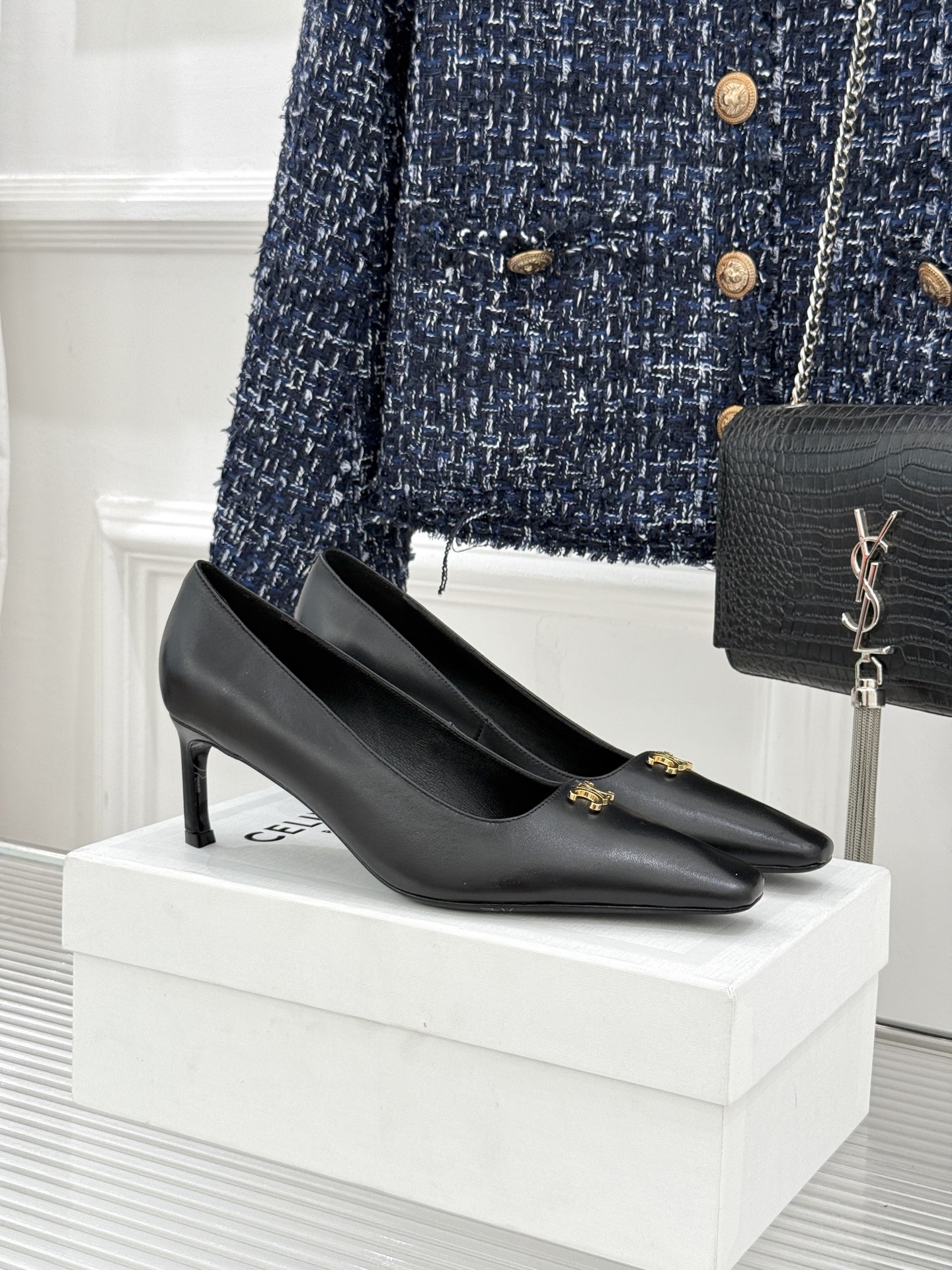 Celine/赛琳26WF新品凯旋门小方头高跟凉鞋单鞋以极简轮廓续写法式优雅。利落小方头糅合复古与现代标