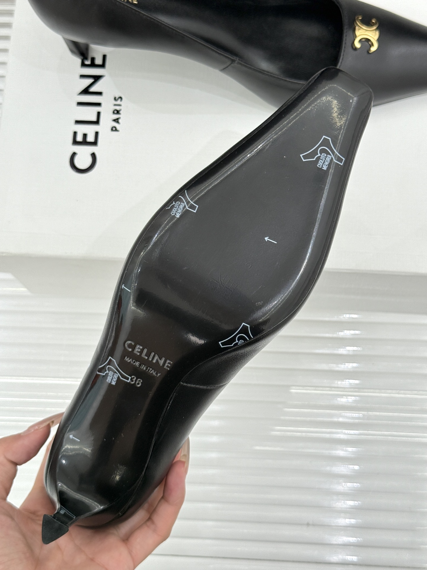 Celine/赛琳26WF新品凯旋门小方头高跟凉鞋单鞋以极简轮廓续写法式优雅。利落小方头糅合复古与现代标