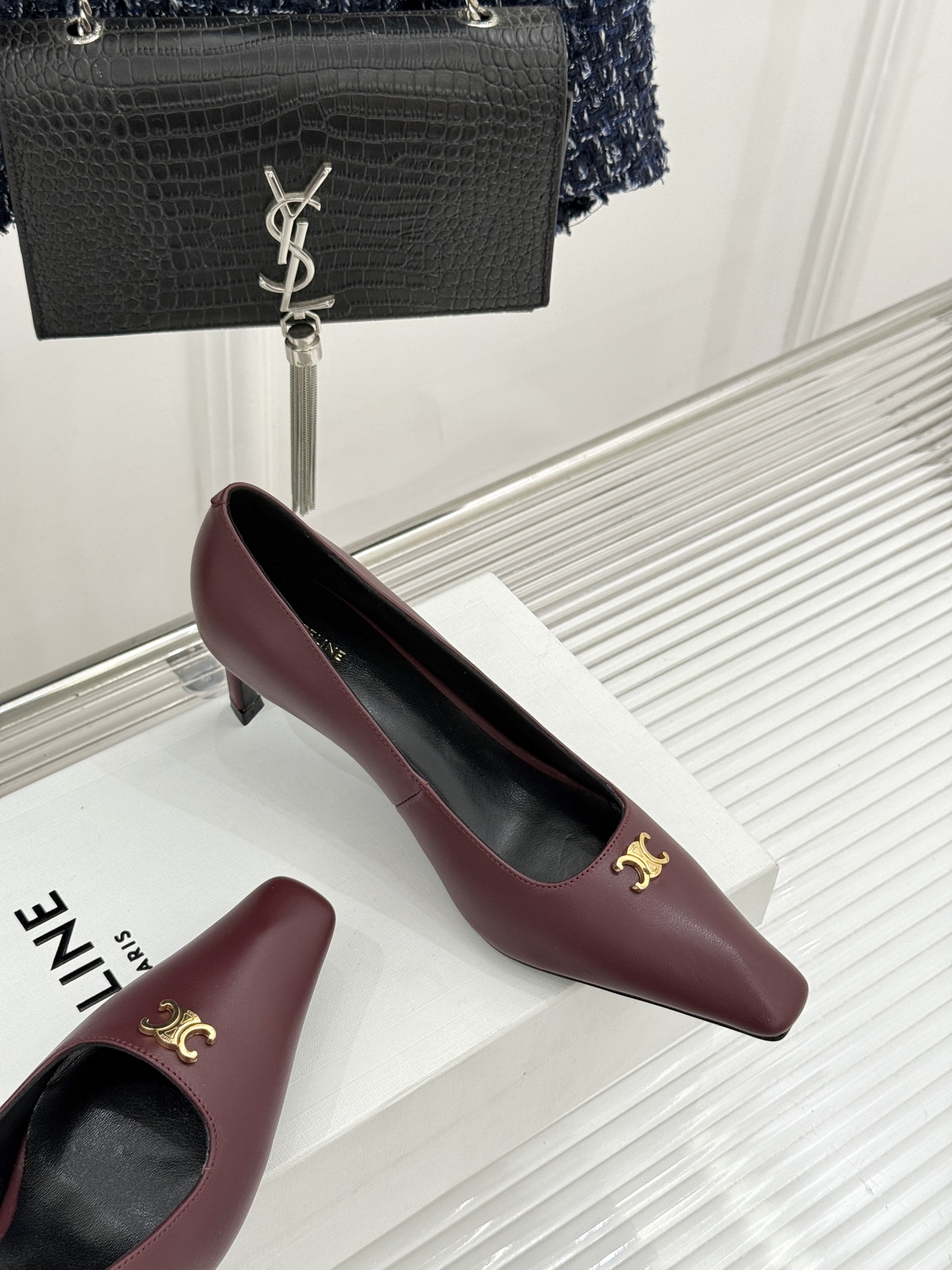 Celine/赛琳26WF新品凯旋门小方头高跟凉鞋单鞋以极简轮廓续写法式优雅。利落小方头糅合复古与现代标