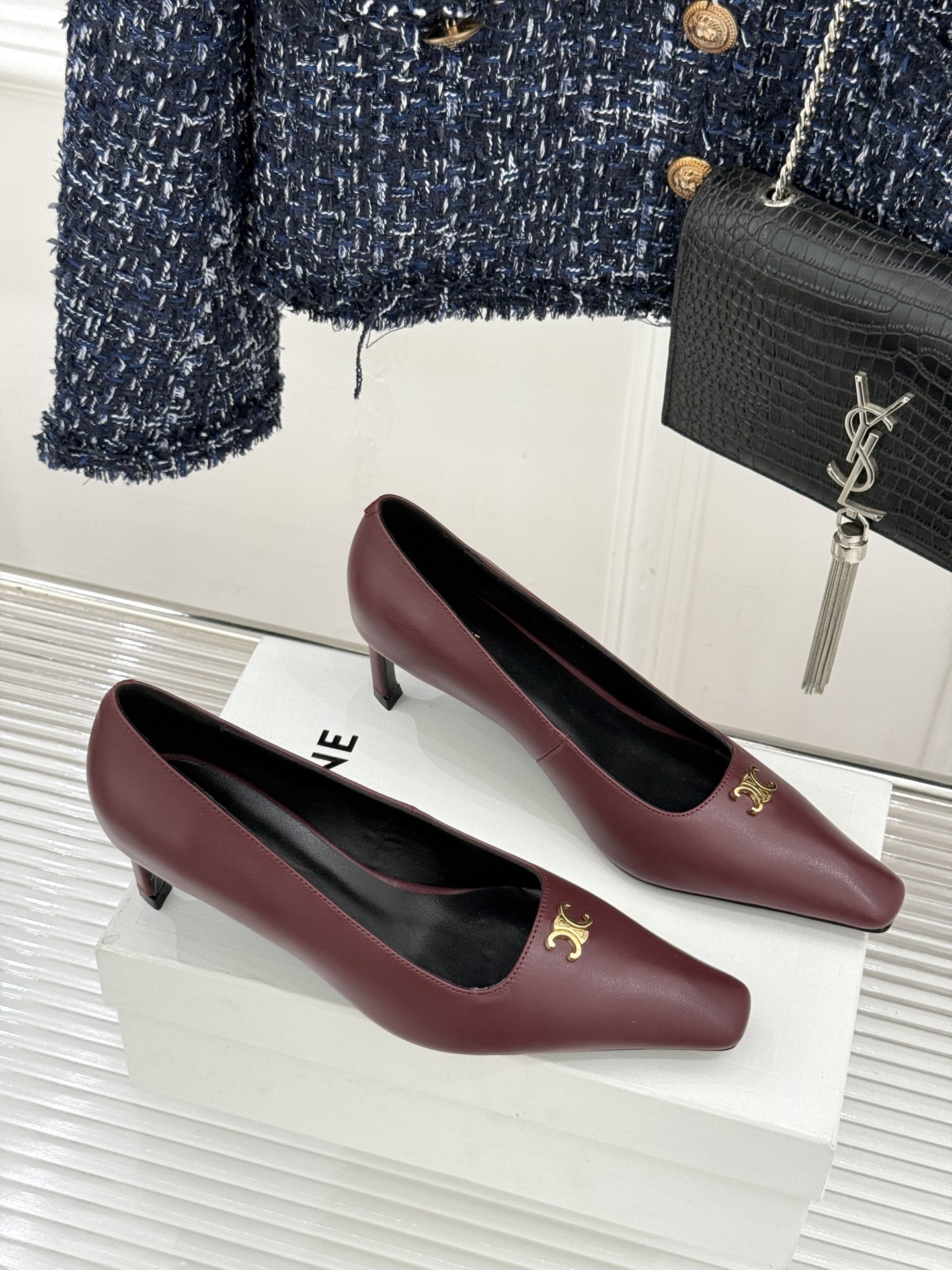 Celine/赛琳26WF新品凯旋门小方头高跟凉鞋单鞋以极简轮廓续写法式优雅。利落小方头糅合复古与现代标