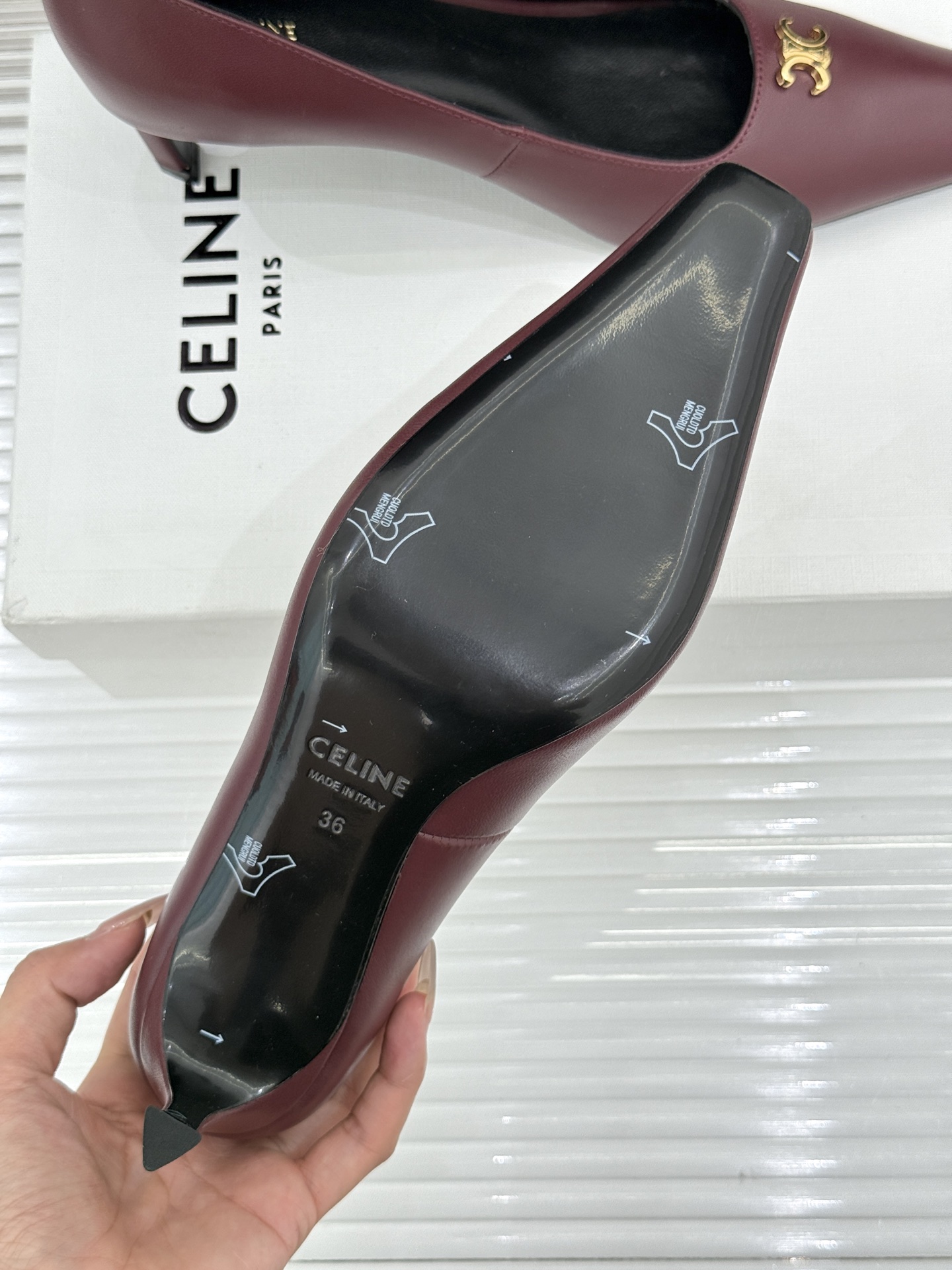 Celine/赛琳26WF新品凯旋门小方头高跟凉鞋单鞋以极简轮廓续写法式优雅。利落小方头糅合复古与现代标