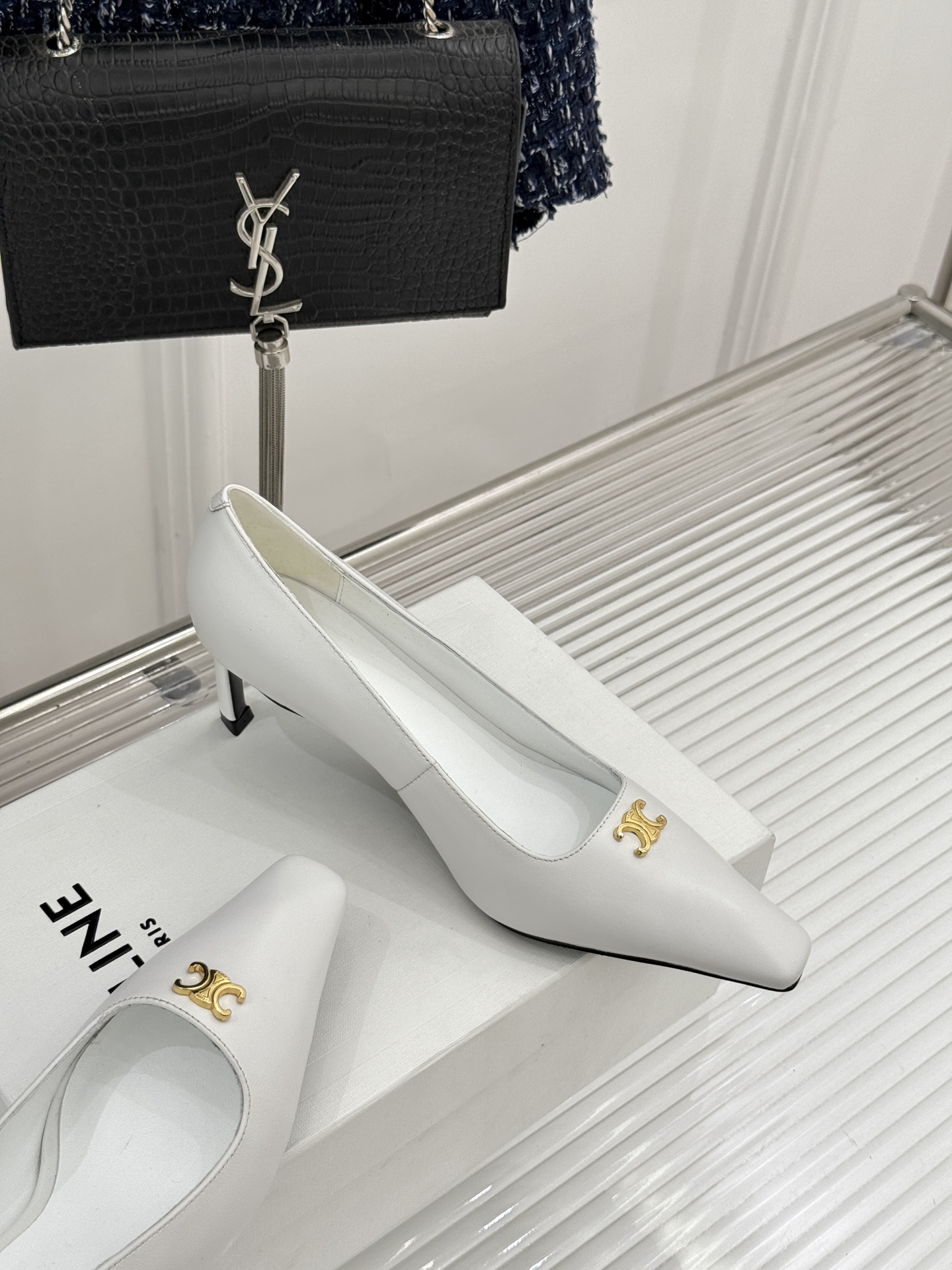 Celine/赛琳26WF新品凯旋门小方头高跟凉鞋单鞋以极简轮廓续写法式优雅。利落小方头糅合复古与现代标