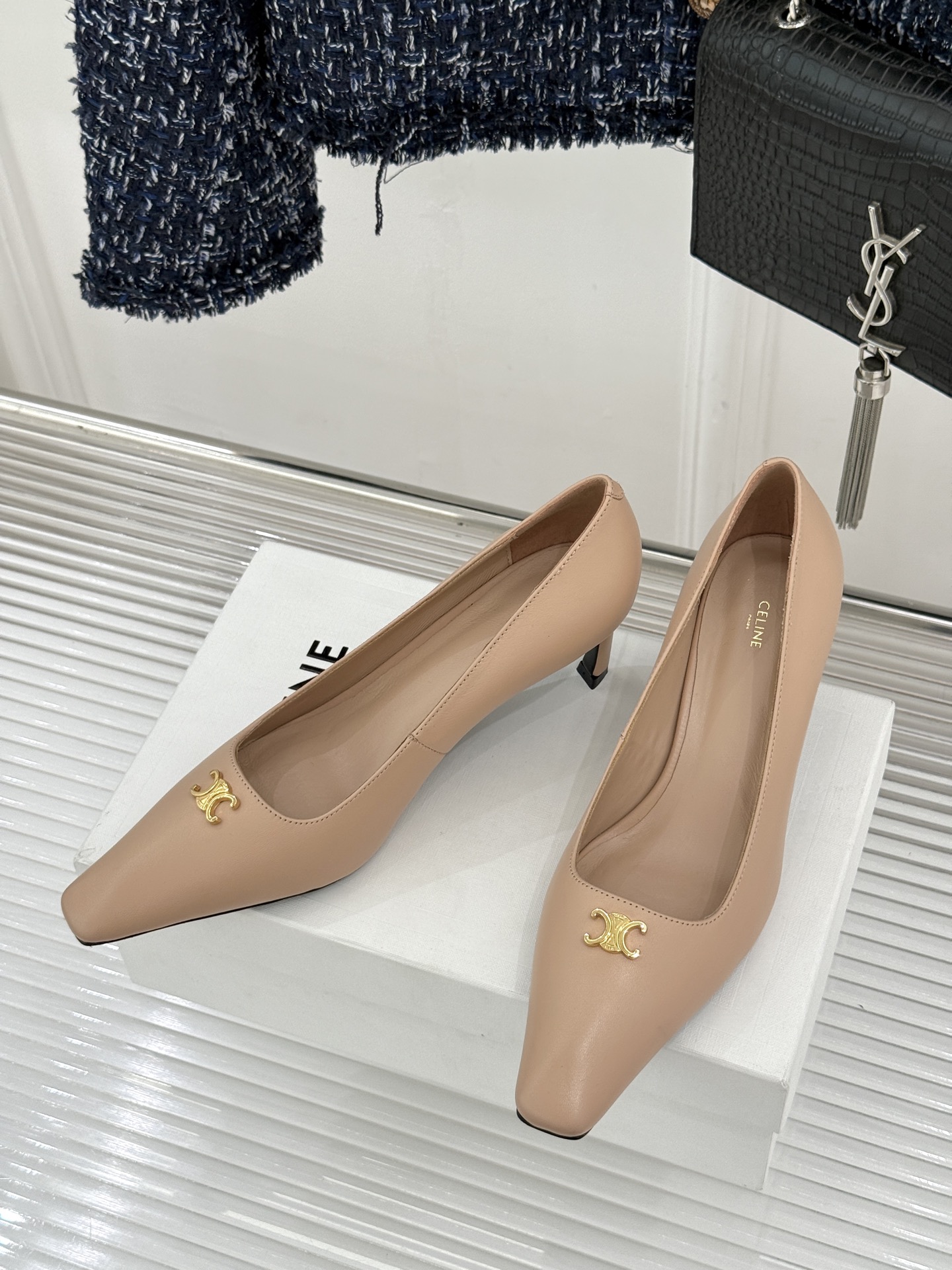 Celine/赛琳26WF新品凯旋门小方头高跟凉鞋单鞋以极简轮廓续写法式优雅。利落小方头糅合复古与现代标