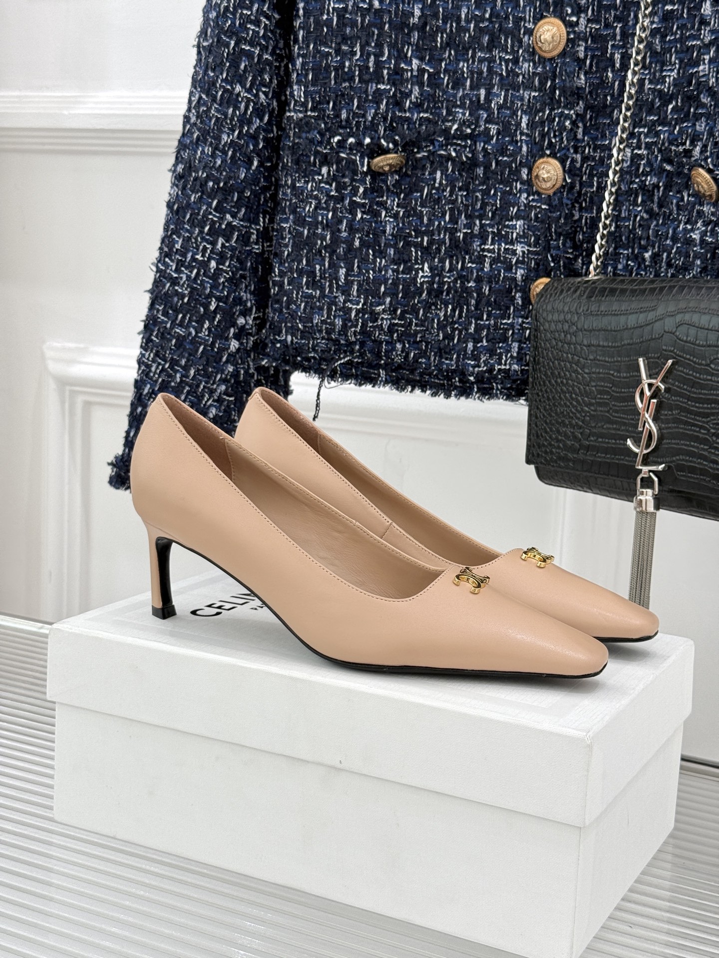 Celine/赛琳26WF新品凯旋门小方头高跟凉鞋单鞋以极简轮廓续写法式优雅。利落小方头糅合复古与现代标