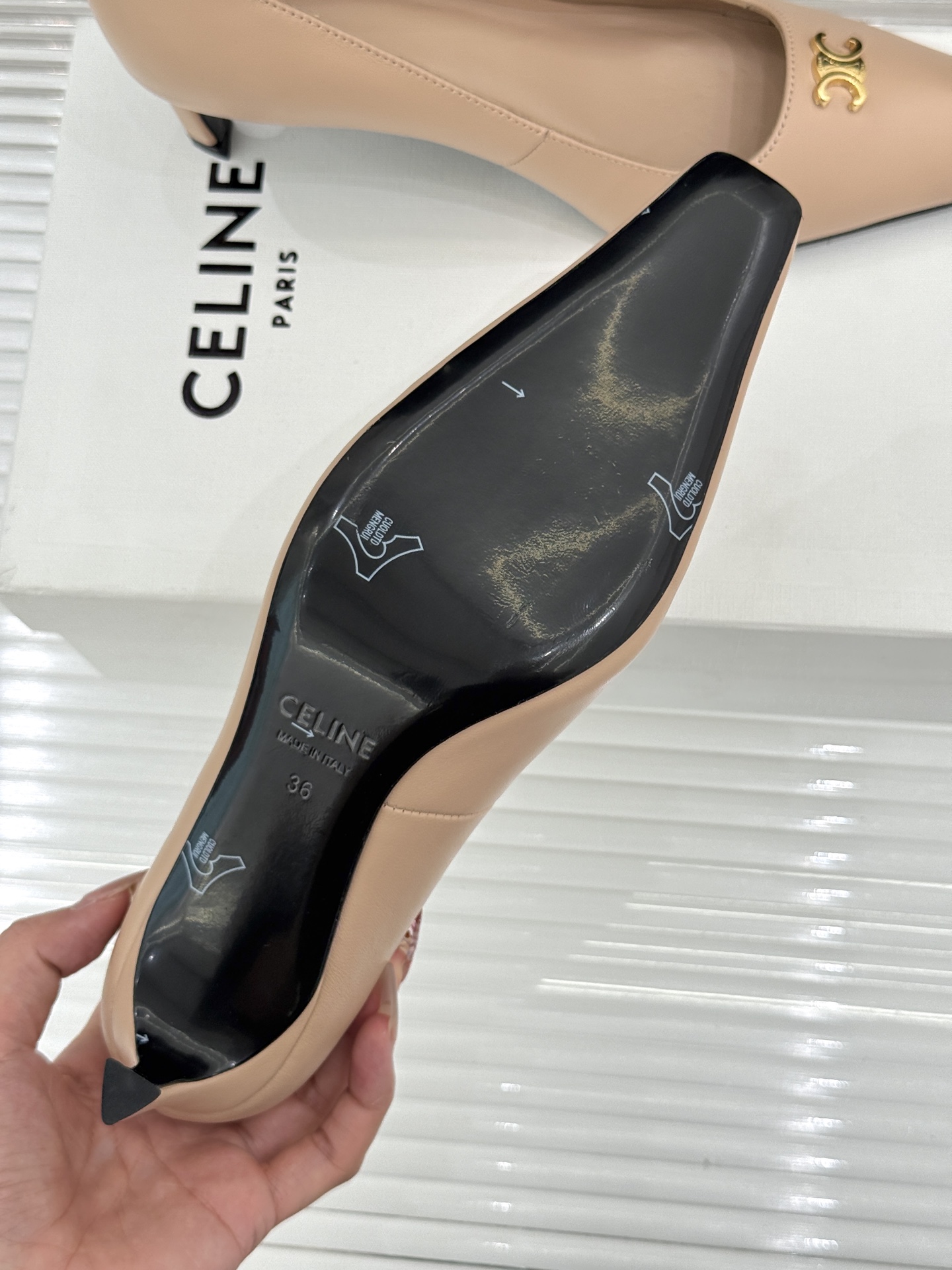 Celine/赛琳26WF新品凯旋门小方头高跟凉鞋单鞋以极简轮廓续写法式优雅。利落小方头糅合复古与现代标