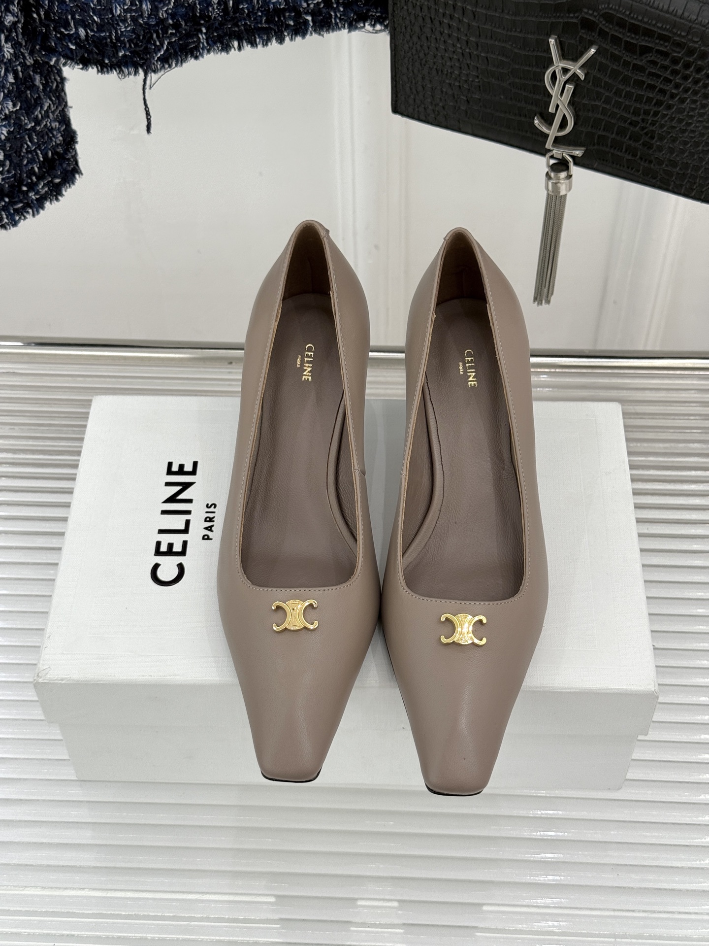 Celine/赛琳26WF新品凯旋门小方头高跟凉鞋单鞋以极简轮廓续写法式优雅。利落小方头糅合复古与现代标