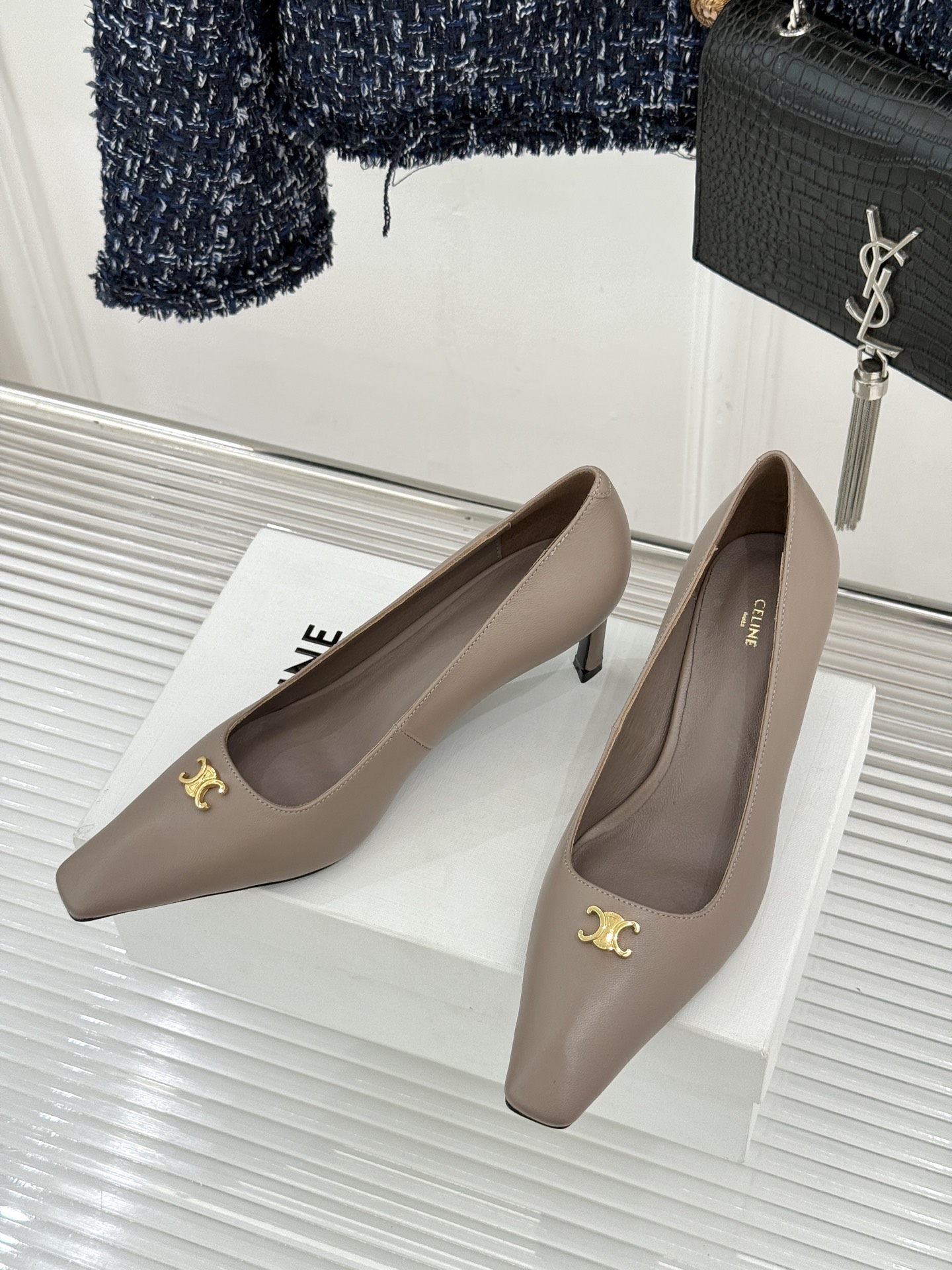 Celine/赛琳26WF新品凯旋门小方头高跟凉鞋单鞋以极简轮廓续写法式优雅。利落小方头糅合复古与现代标