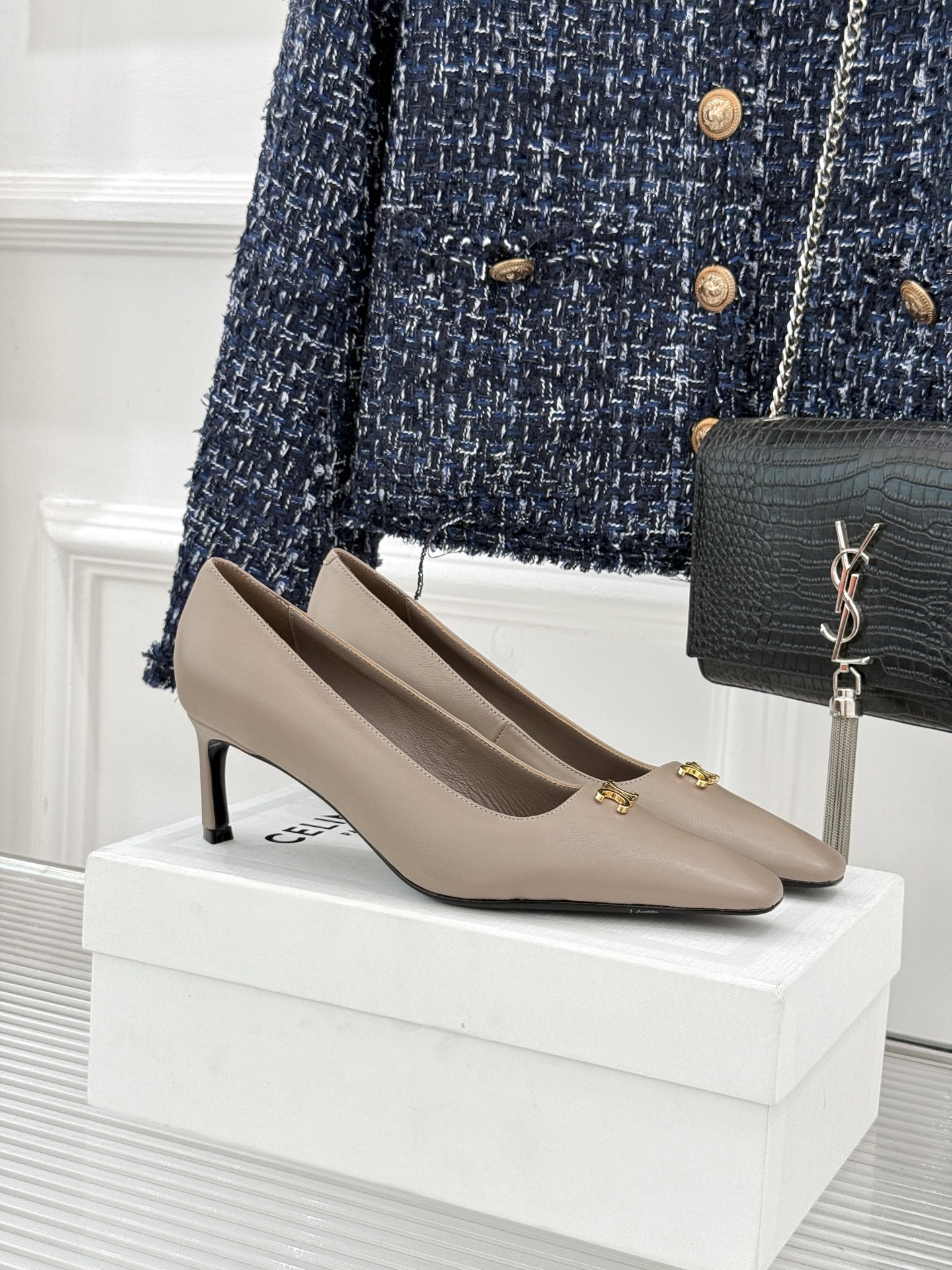 Celine/赛琳26WF新品凯旋门小方头高跟凉鞋单鞋以极简轮廓续写法式优雅。利落小方头糅合复古与现代标