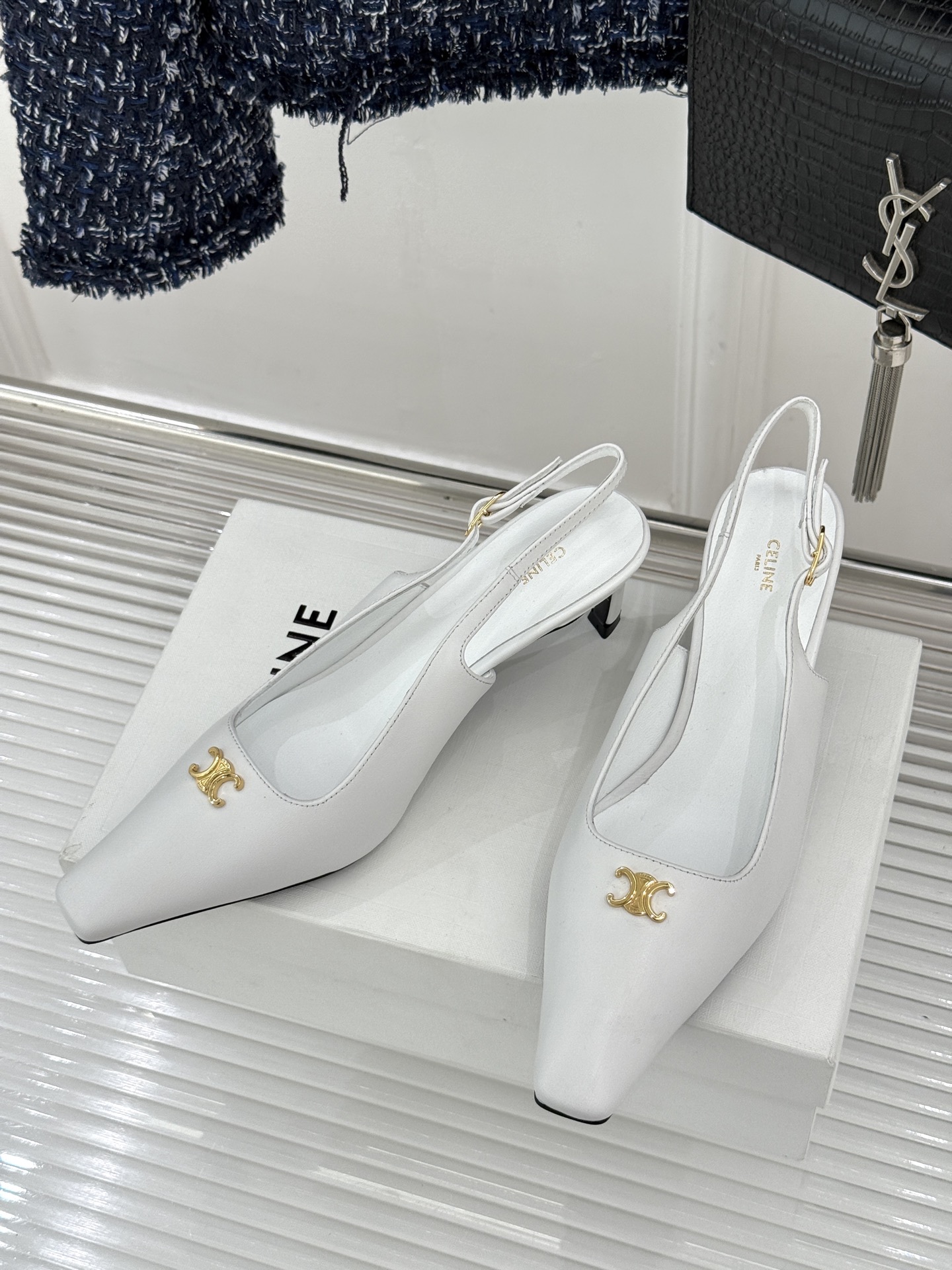 Celine/赛琳26WF新品凯旋门小方头高跟凉鞋单鞋以极简轮廓续写法式优雅。利落小方头糅合复古与现代标