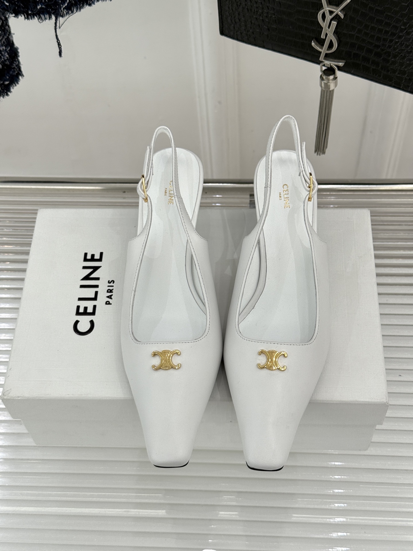 Celine/赛琳26WF新品凯旋门小方头高跟凉鞋单鞋以极简轮廓续写法式优雅。利落小方头糅合复古与现代标