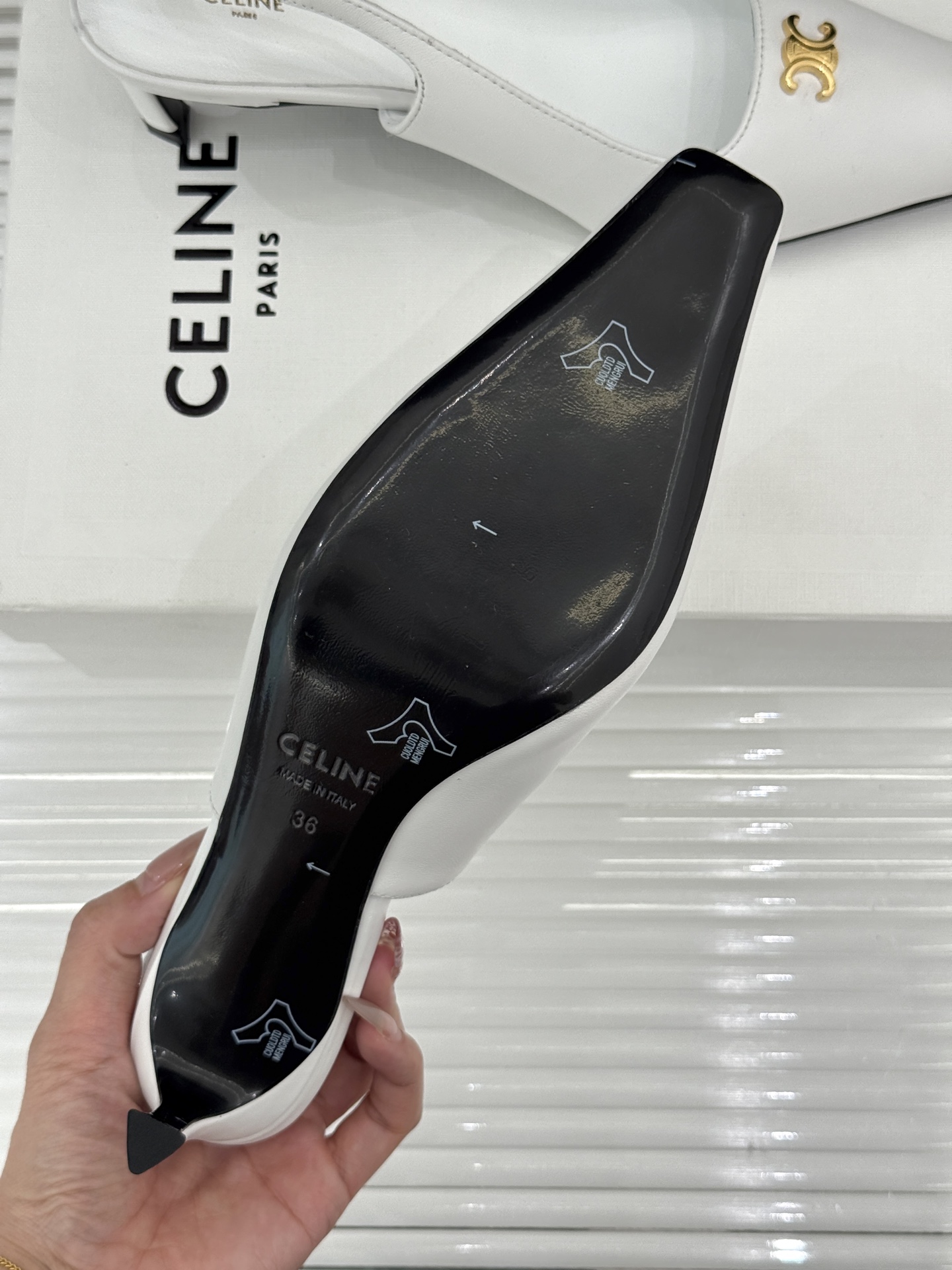 Celine/赛琳26WF新品凯旋门小方头高跟凉鞋单鞋以极简轮廓续写法式优雅。利落小方头糅合复古与现代标