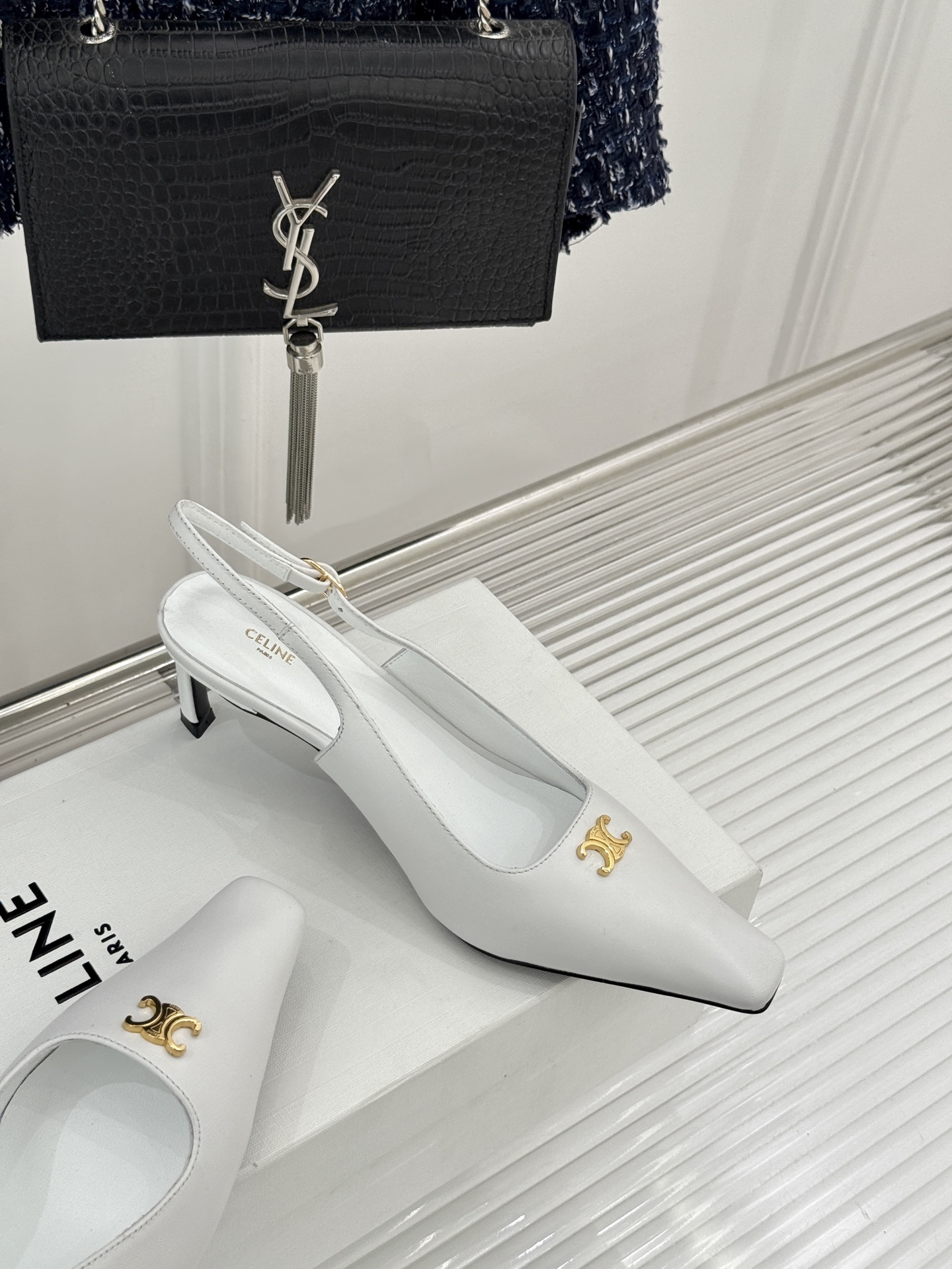 Celine/赛琳26WF新品凯旋门小方头高跟凉鞋单鞋以极简轮廓续写法式优雅。利落小方头糅合复古与现代标