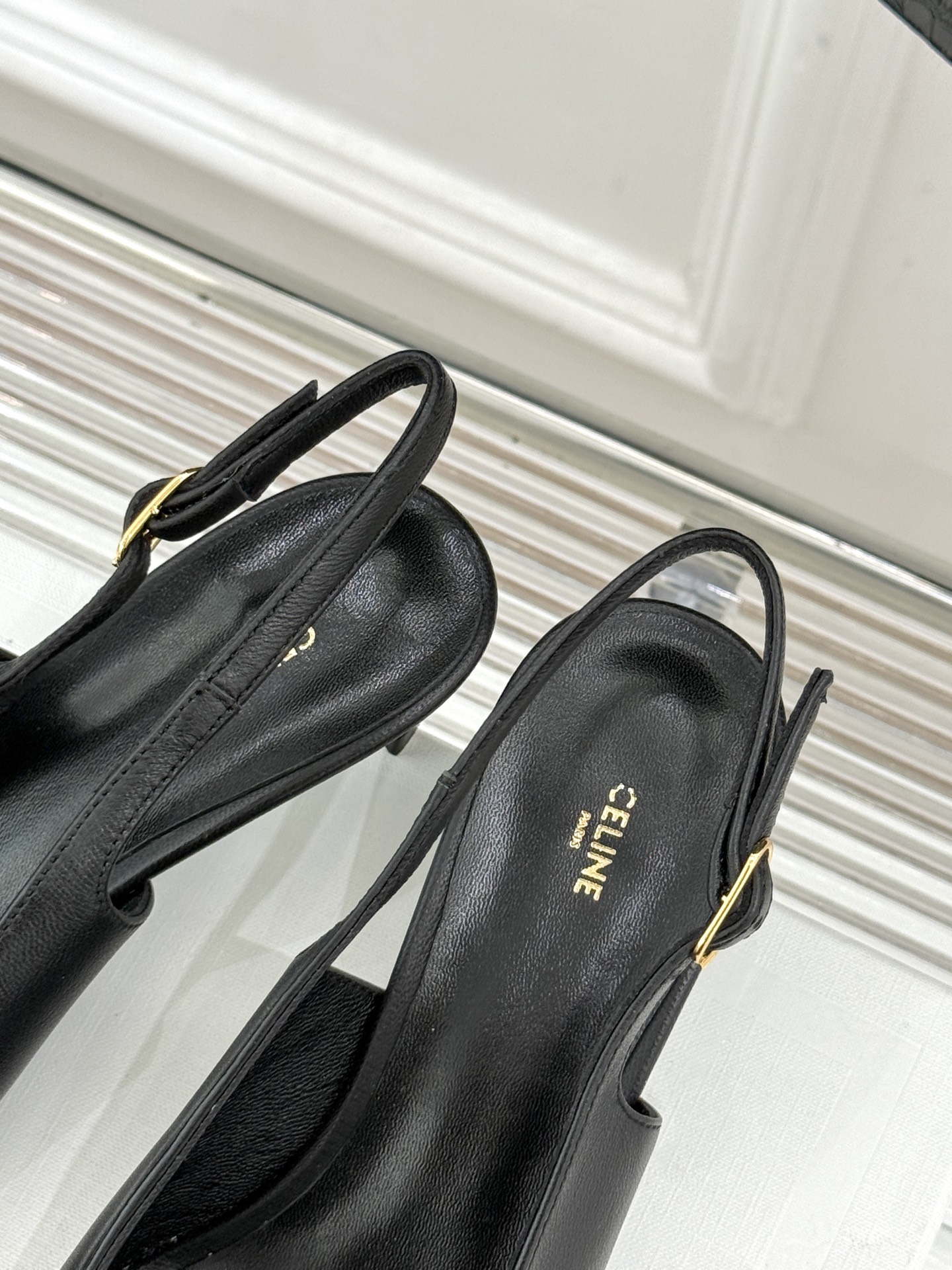 Celine/赛琳26WF新品凯旋门小方头高跟凉鞋单鞋以极简轮廓续写法式优雅。利落小方头糅合复古与现代标