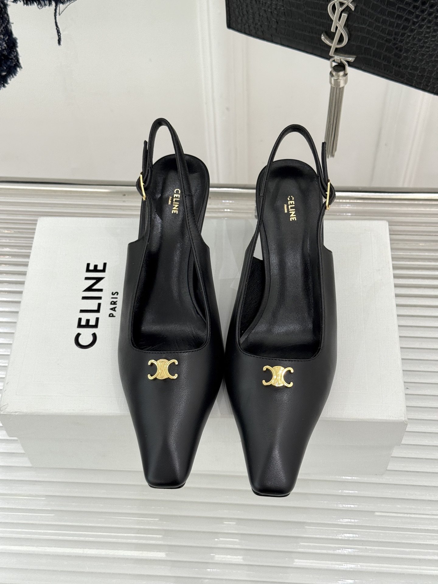 Celine/赛琳26WF新品凯旋门小方头高跟凉鞋单鞋以极简轮廓续写法式优雅。利落小方头糅合复古与现代标