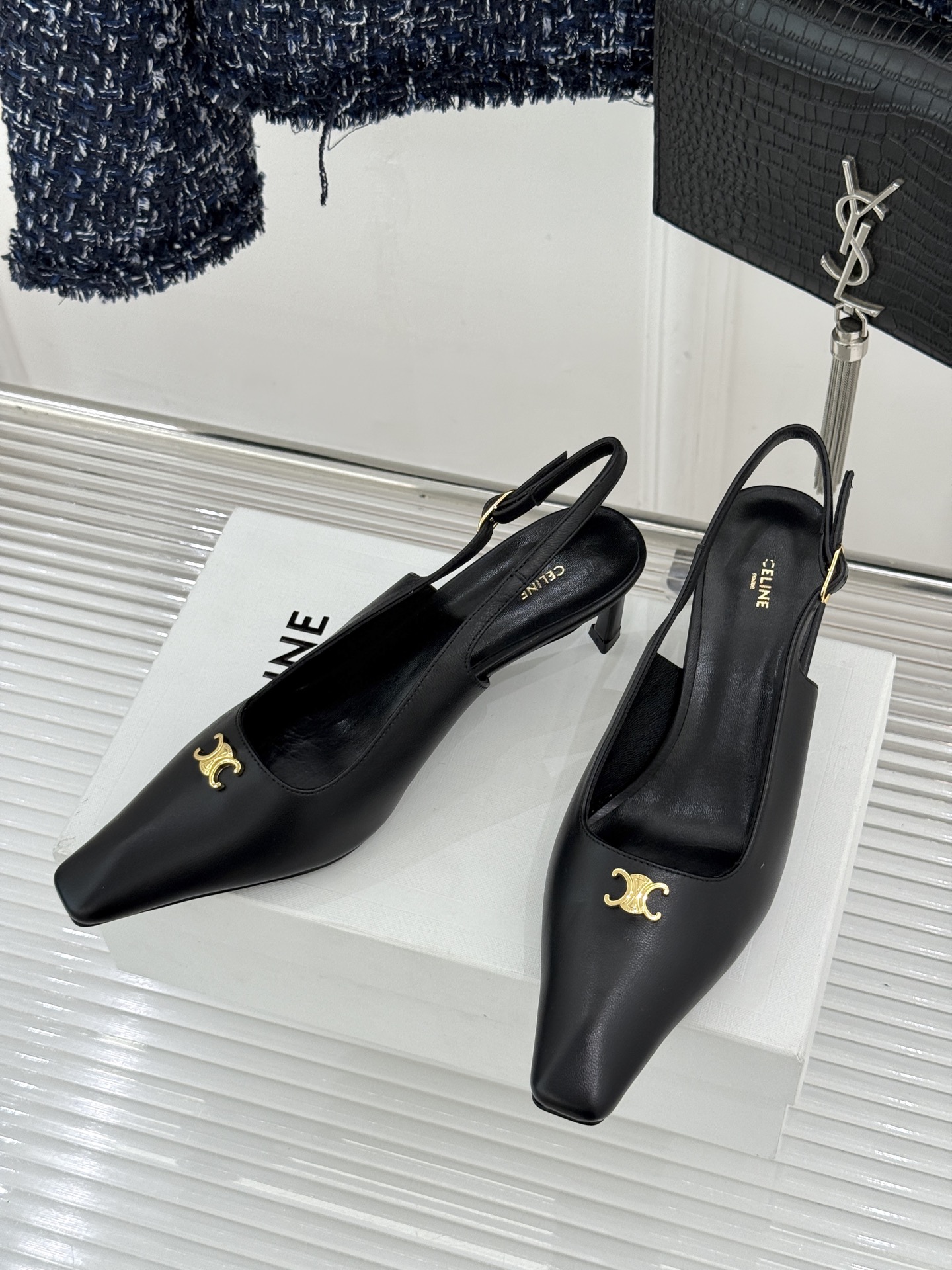 Celine/赛琳26WF新品凯旋门小方头高跟凉鞋单鞋以极简轮廓续写法式优雅。利落小方头糅合复古与现代标