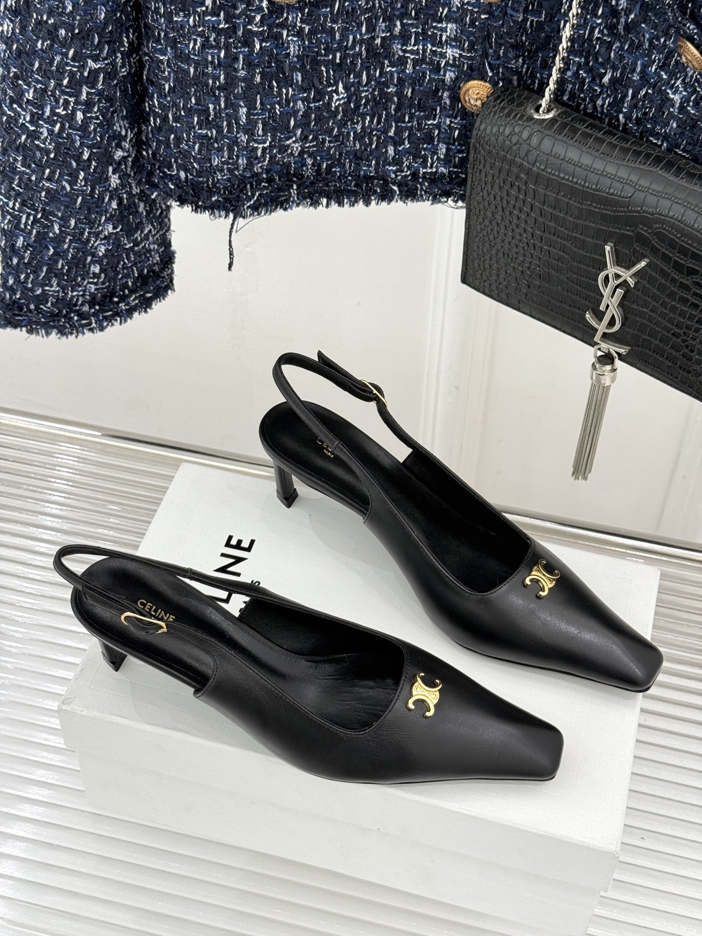 Celine/赛琳26WF新品凯旋门小方头高跟凉鞋单鞋以极简轮廓续写法式优雅。利落小方头糅合复古与现代标