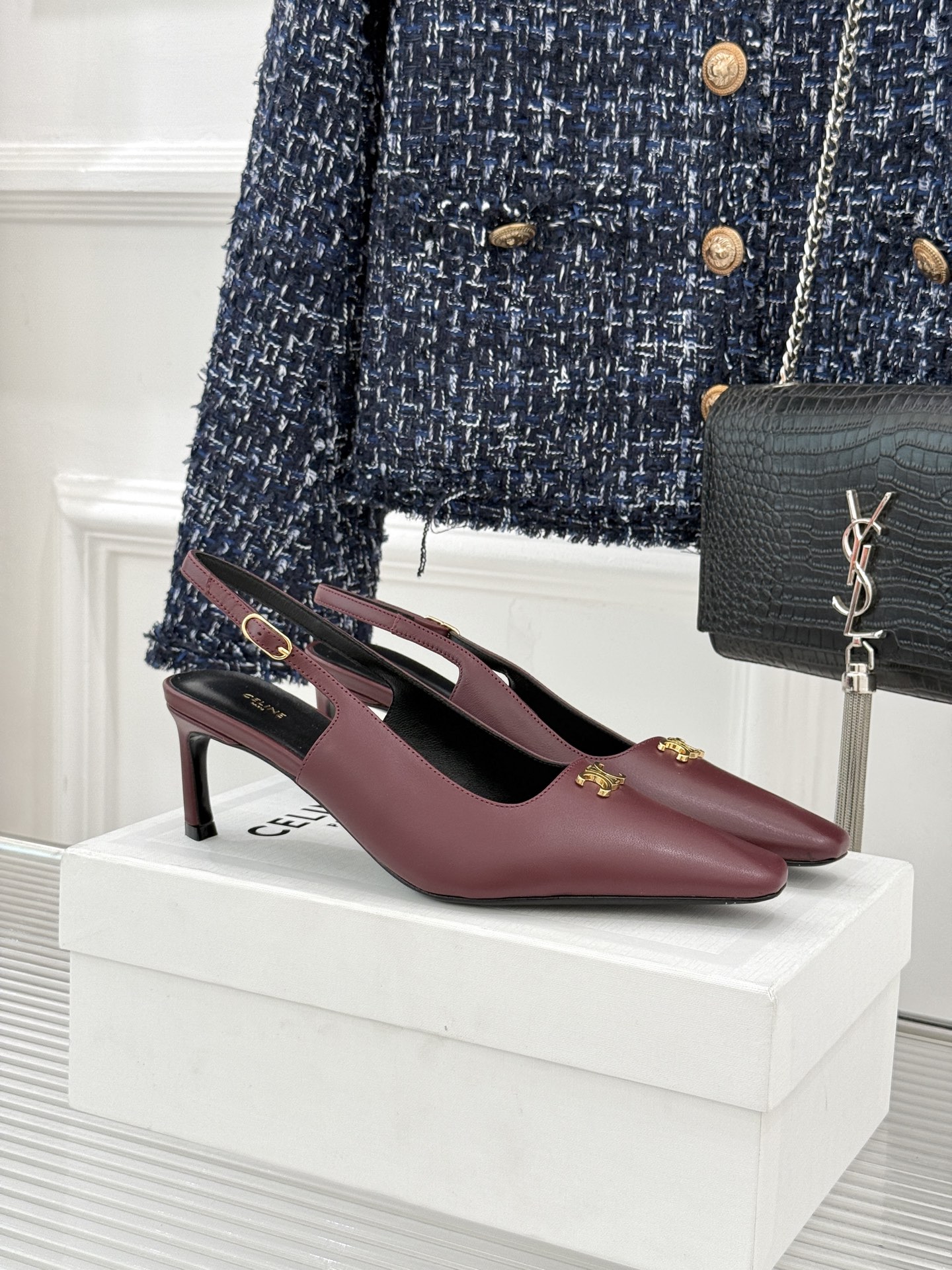 Celine/赛琳26WF新品凯旋门小方头高跟凉鞋单鞋以极简轮廓续写法式优雅。利落小方头糅合复古与现代标