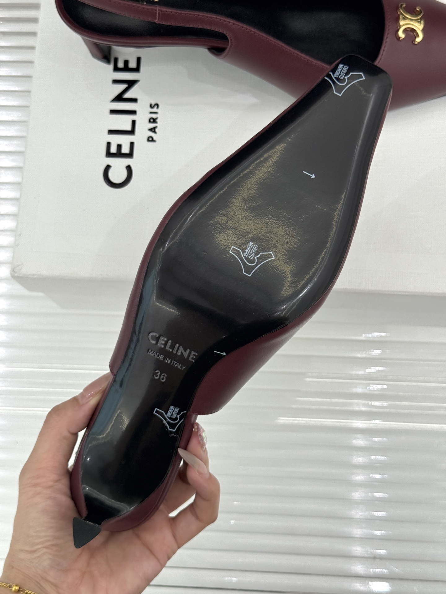 Celine/赛琳26WF新品凯旋门小方头高跟凉鞋单鞋以极简轮廓续写法式优雅。利落小方头糅合复古与现代标