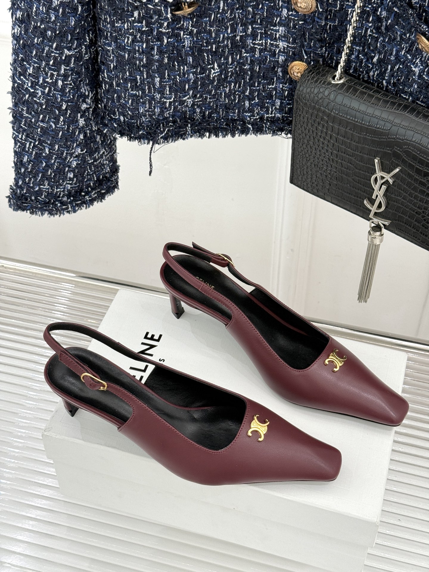 Celine/赛琳26WF新品凯旋门小方头高跟凉鞋单鞋以极简轮廓续写法式优雅。利落小方头糅合复古与现代标