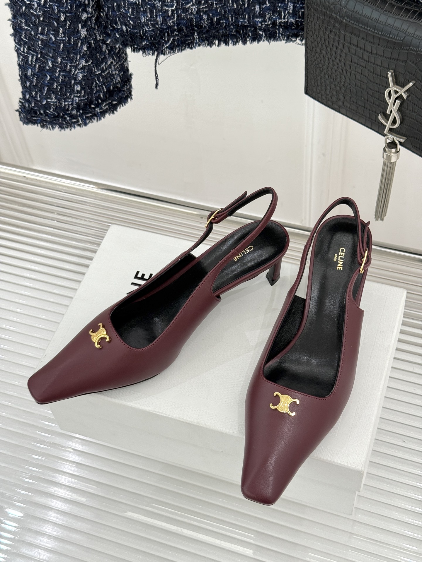 Celine/赛琳26WF新品凯旋门小方头高跟凉鞋单鞋以极简轮廓续写法式优雅。利落小方头糅合复古与现代标