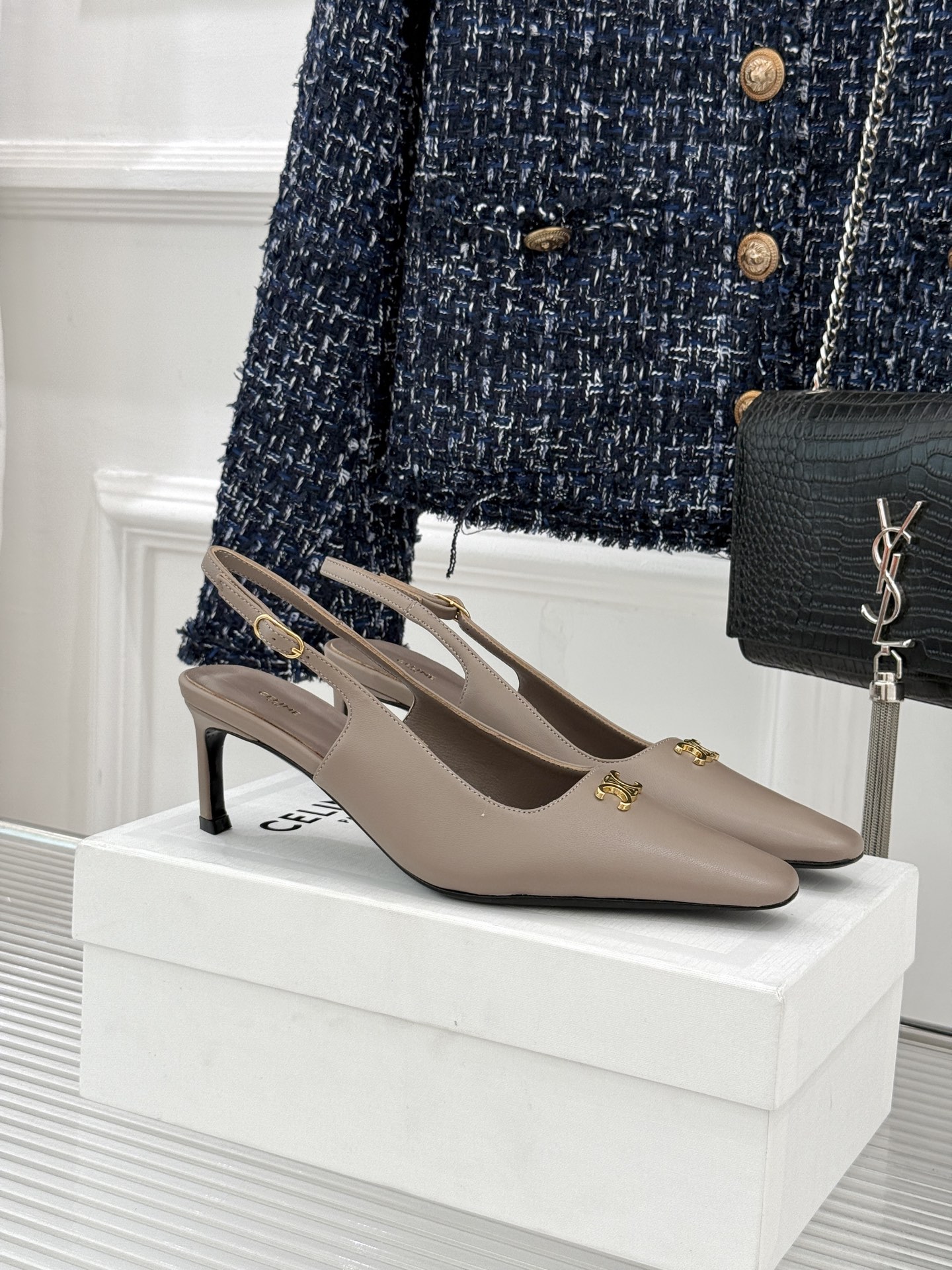 Celine/赛琳26WF新品凯旋门小方头高跟凉鞋单鞋以极简轮廓续写法式优雅。利落小方头糅合复古与现代标