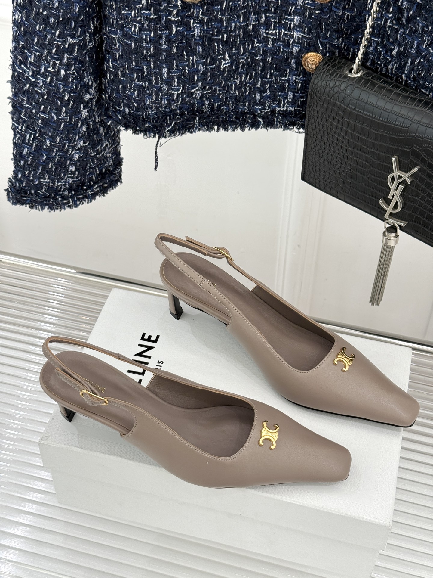 Celine/赛琳26WF新品凯旋门小方头高跟凉鞋单鞋以极简轮廓续写法式优雅。利落小方头糅合复古与现代标