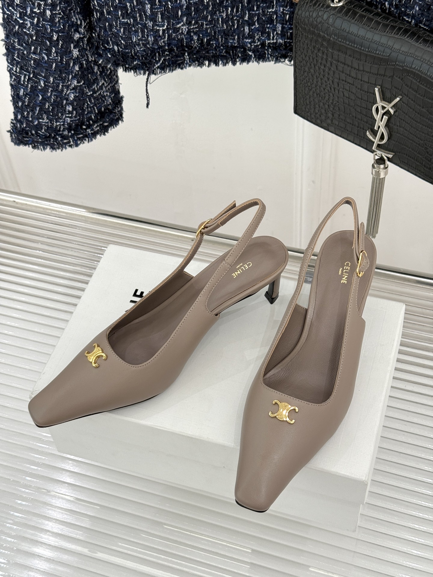 Celine/赛琳26WF新品凯旋门小方头高跟凉鞋单鞋以极简轮廓续写法式优雅。利落小方头糅合复古与现代标