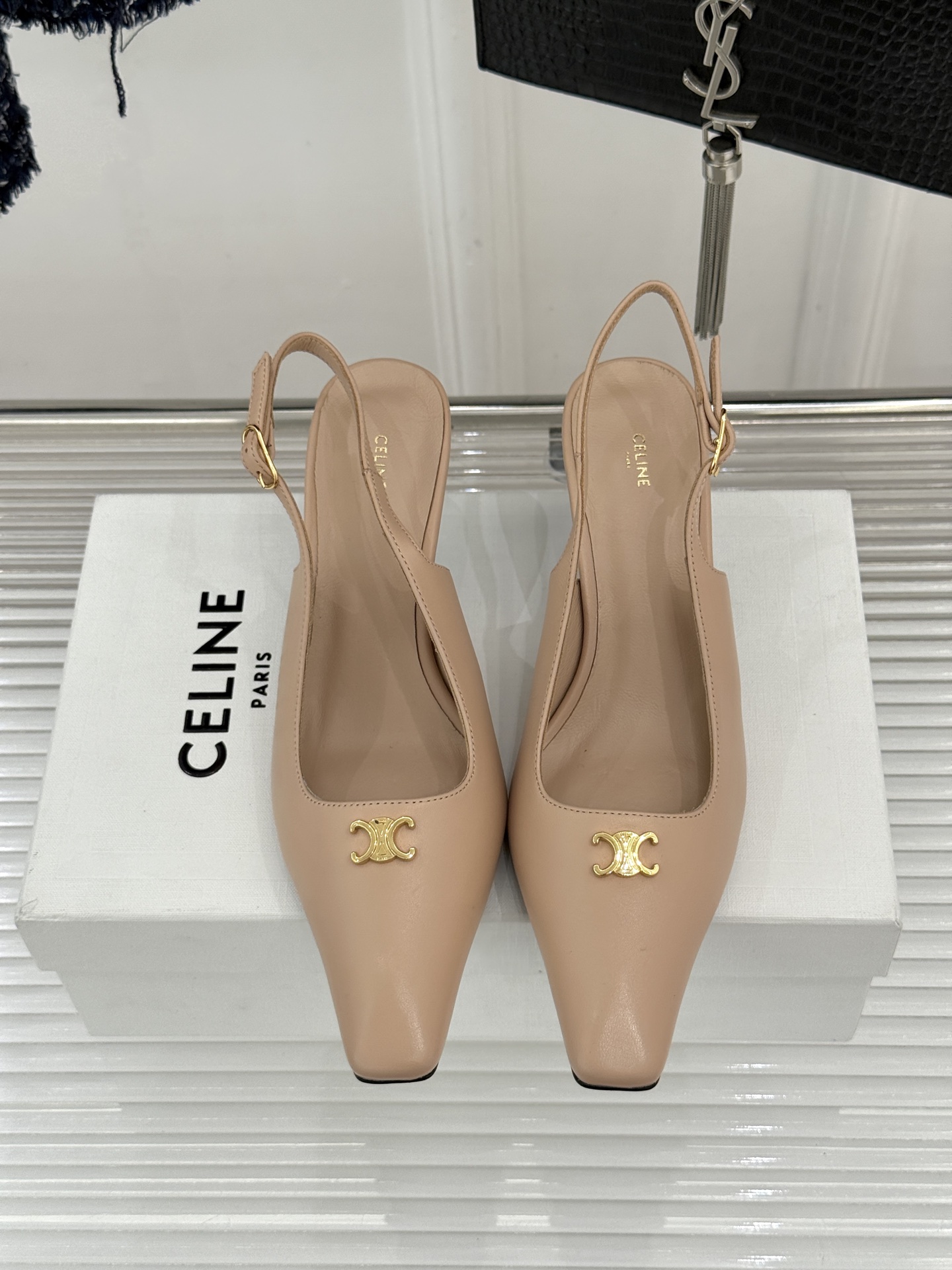 Celine/赛琳26WF新品凯旋门小方头高跟凉鞋单鞋以极简轮廓续写法式优雅。利落小方头糅合复古与现代标