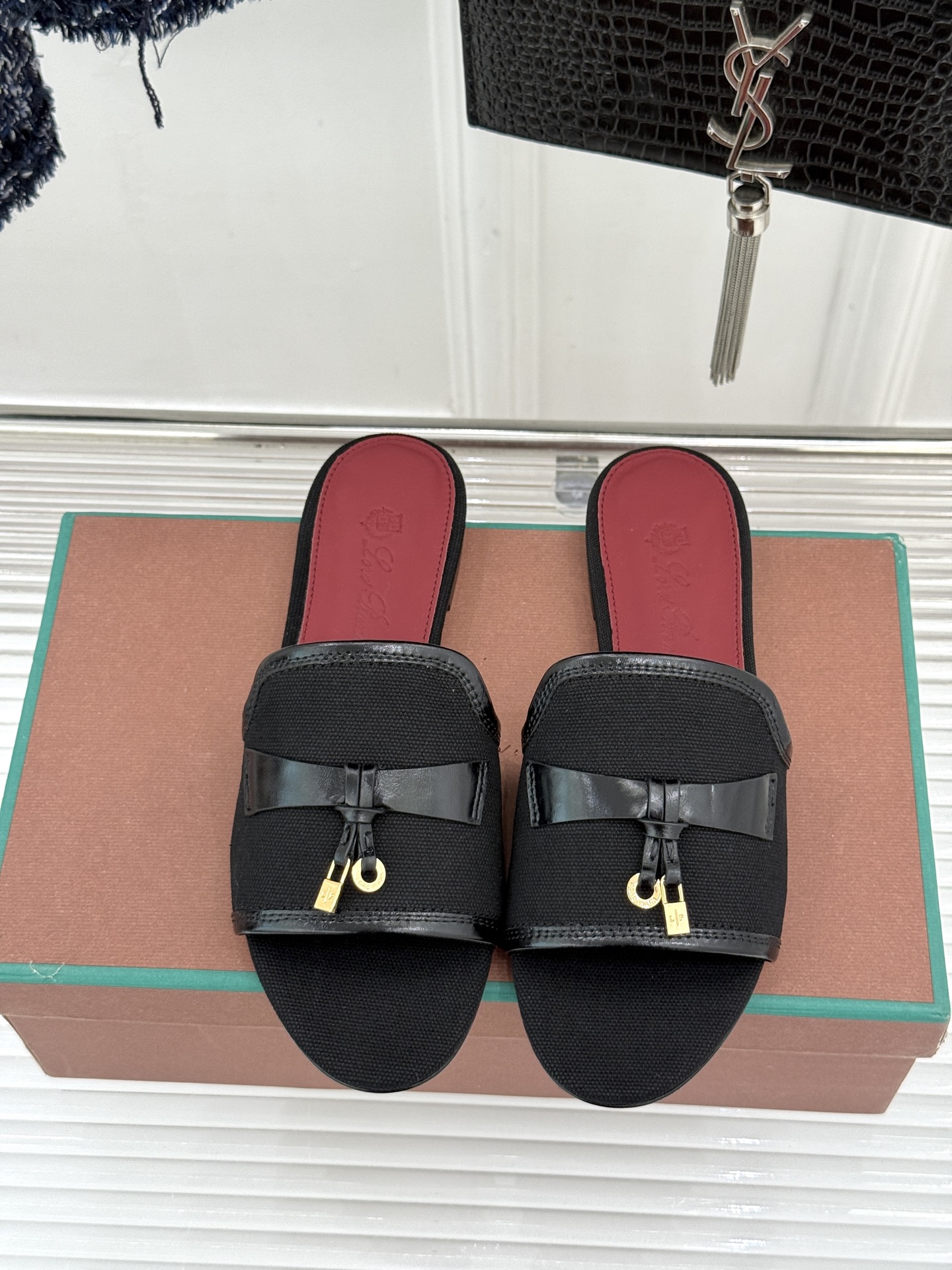 Loro Piana/ LP🌾 经典复古绝美吊坠粗跟平底拖鞋简约即时髦 松弛的高级感感受夏日感高级穿搭~