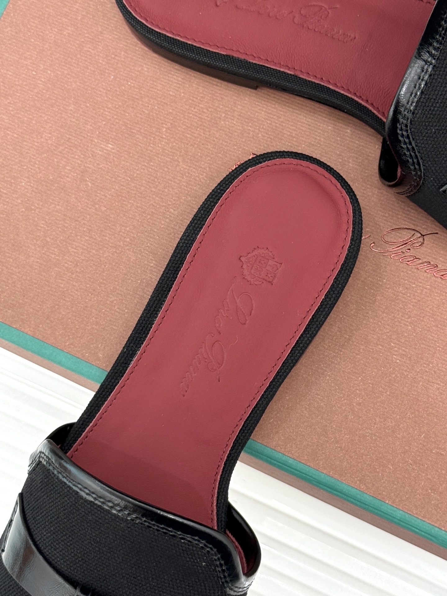 Loro Piana/ LP🌾 经典复古绝美吊坠粗跟平底拖鞋简约即时髦 松弛的高级感感受夏日感高级穿搭~