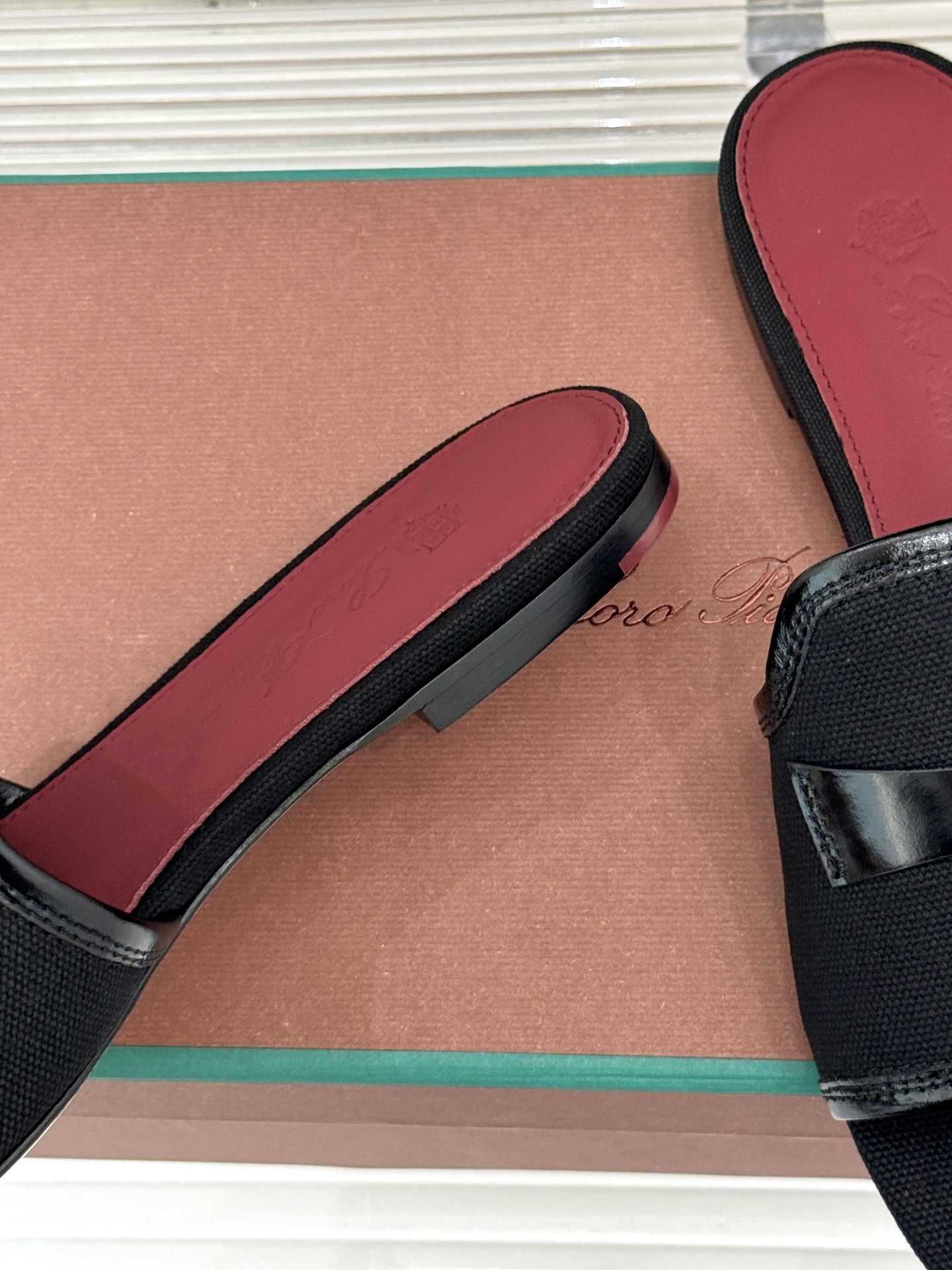 Loro Piana/ LP🌾 经典复古绝美吊坠粗跟平底拖鞋简约即时髦 松弛的高级感感受夏日感高级穿搭~