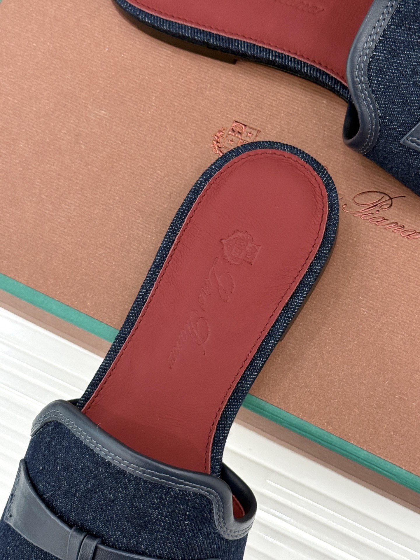 Loro Piana/ LP🌾 经典复古绝美吊坠粗跟平底拖鞋简约即时髦 松弛的高级感感受夏日感高级穿搭~