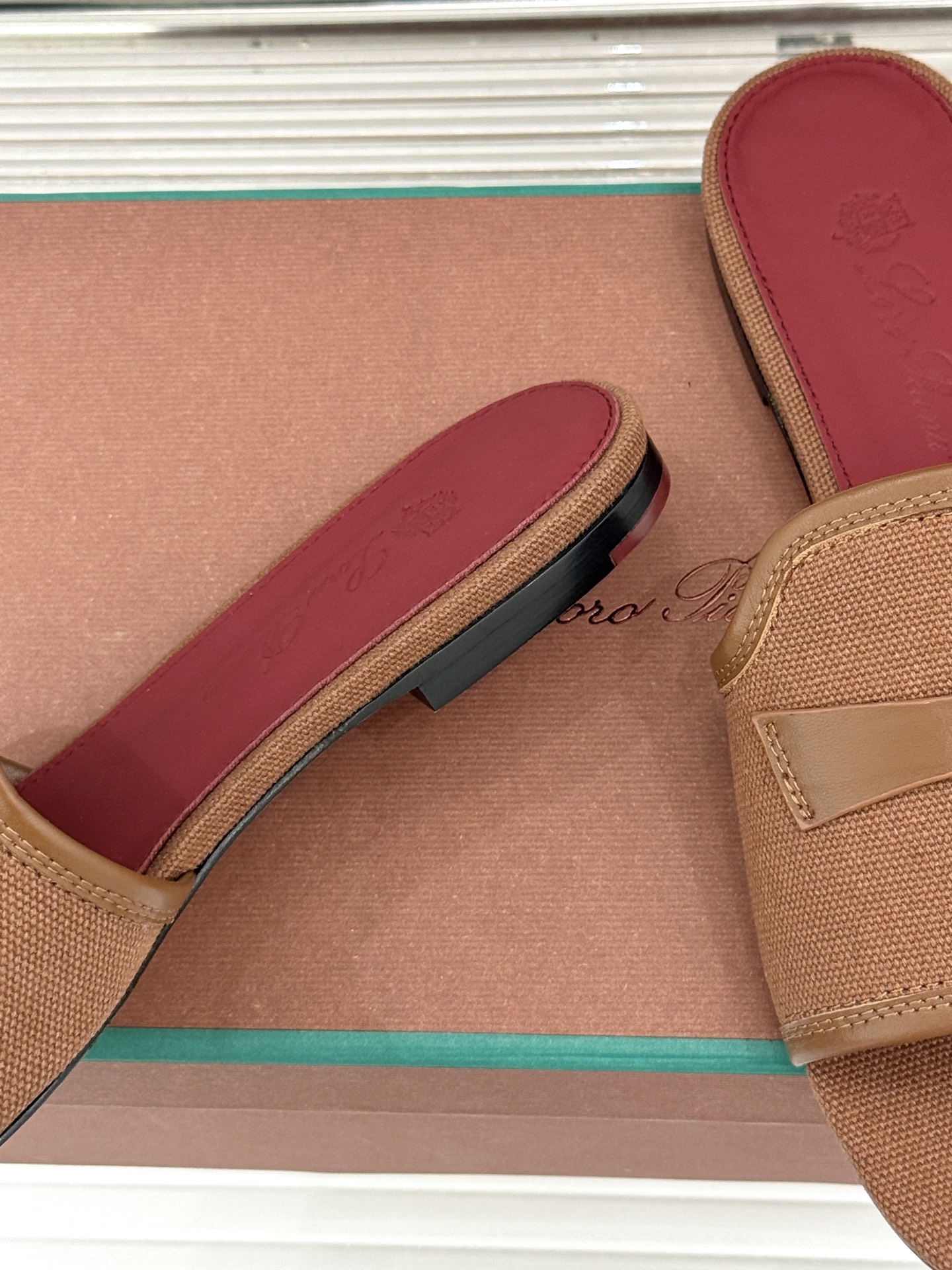 Loro Piana/ LP🌾 经典复古绝美吊坠粗跟平底拖鞋简约即时髦 松弛的高级感感受夏日感高级穿搭~