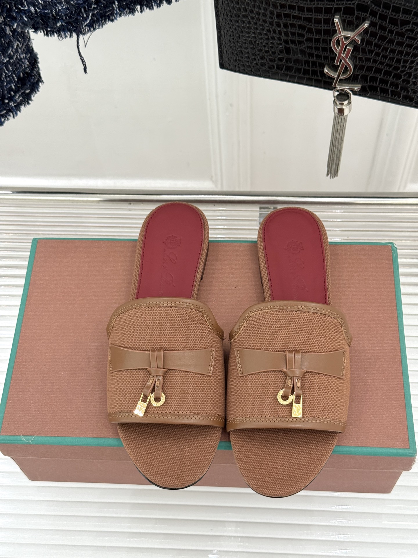 Loro Piana/ LP🌾 经典复古绝美吊坠粗跟平底拖鞋简约即时髦 松弛的高级感感受夏日感高级穿搭~