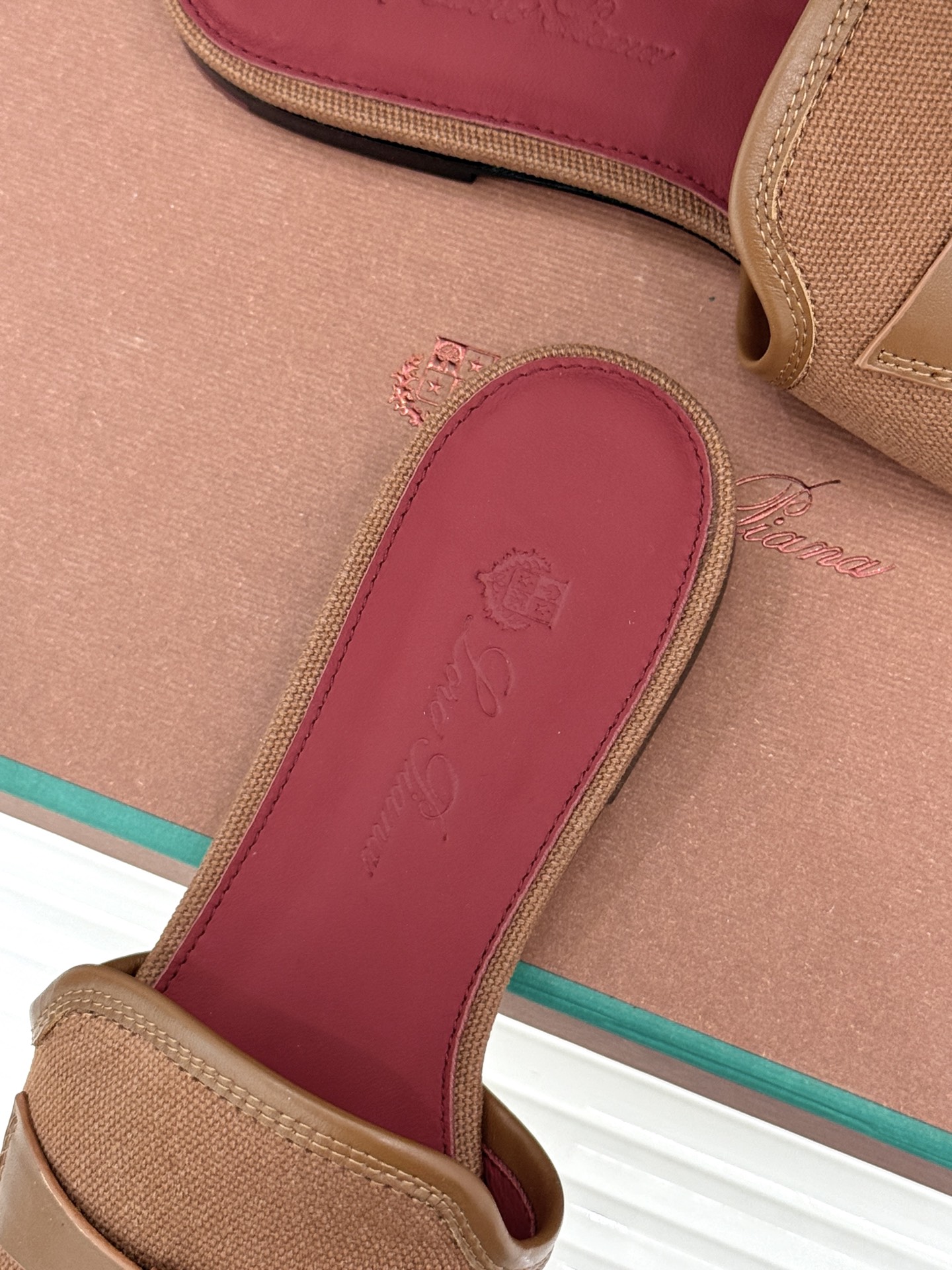 Loro Piana/ LP🌾 经典复古绝美吊坠粗跟平底拖鞋简约即时髦 松弛的高级感感受夏日感高级穿搭~