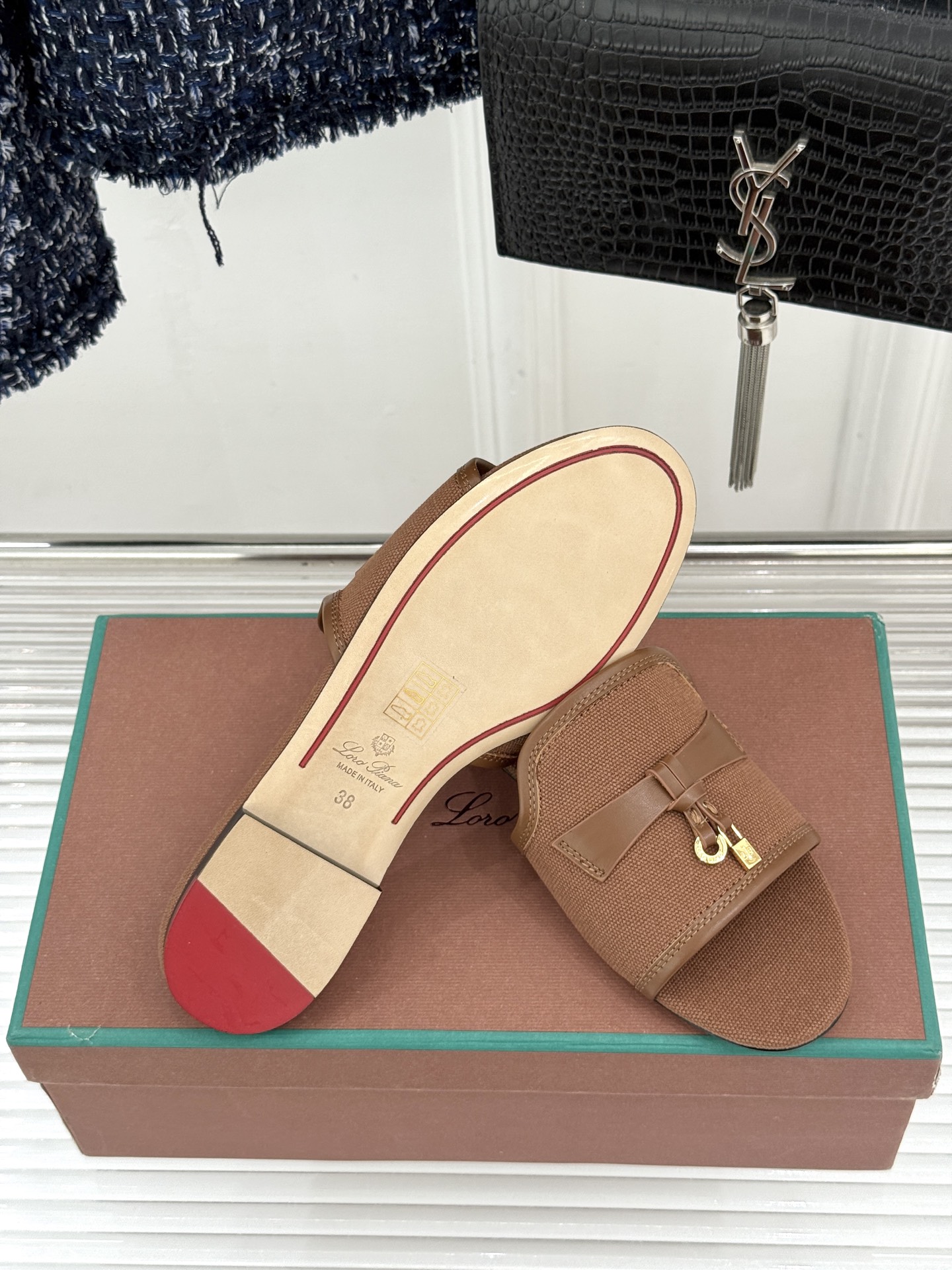 Loro Piana/ LP🌾 经典复古绝美吊坠粗跟平底拖鞋简约即时髦 松弛的高级感感受夏日感高级穿搭~