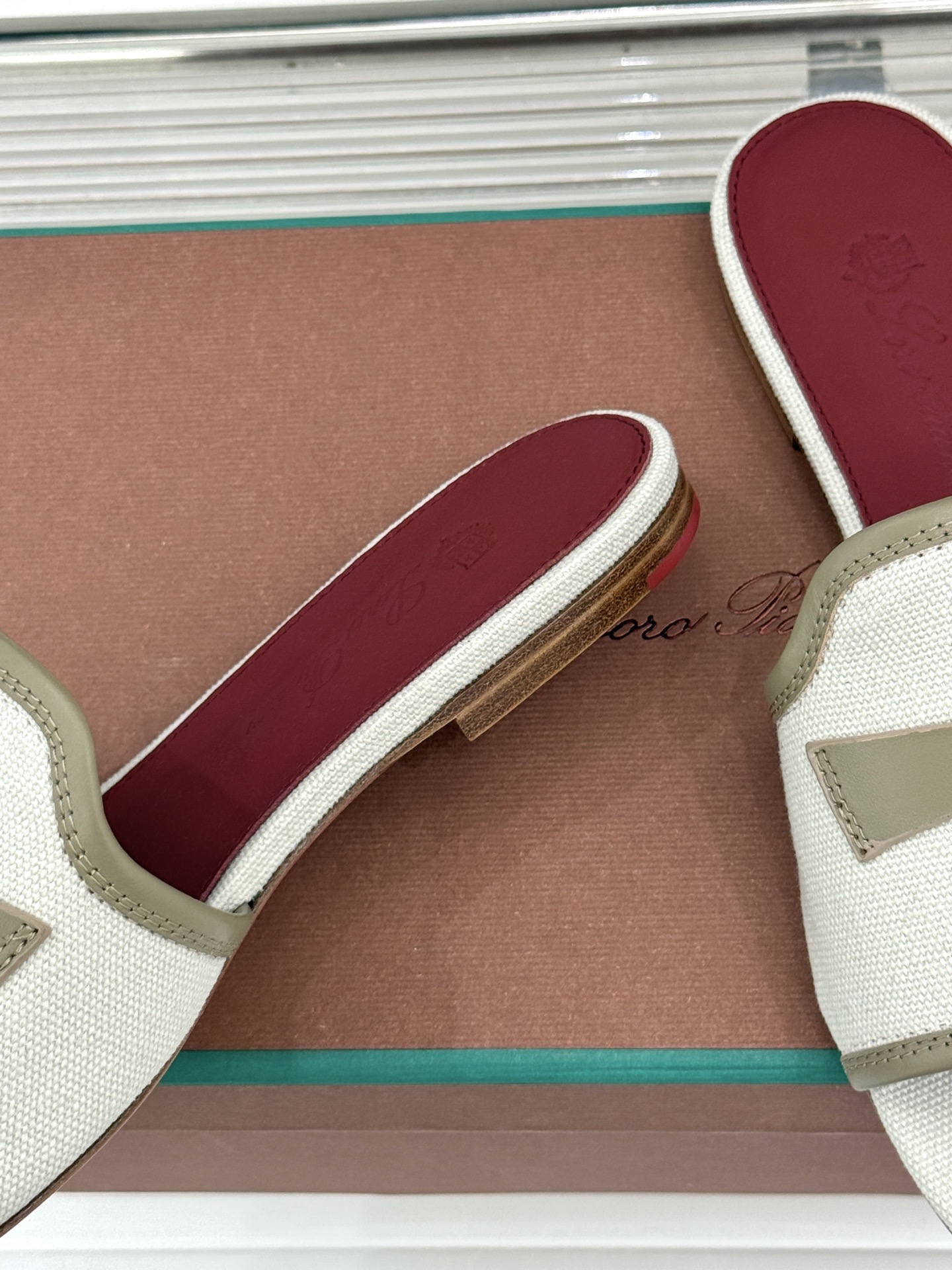 Loro Piana/ LP🌾 经典复古绝美吊坠粗跟平底拖鞋简约即时髦 松弛的高级感感受夏日感高级穿搭~