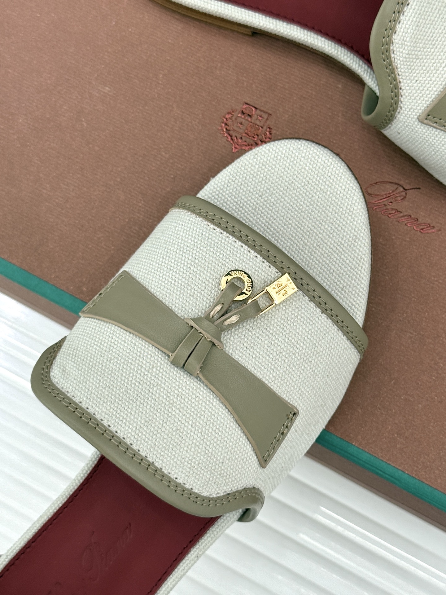 Loro Piana/ LP🌾 经典复古绝美吊坠粗跟平底拖鞋简约即时髦 松弛的高级感感受夏日感高级穿搭~