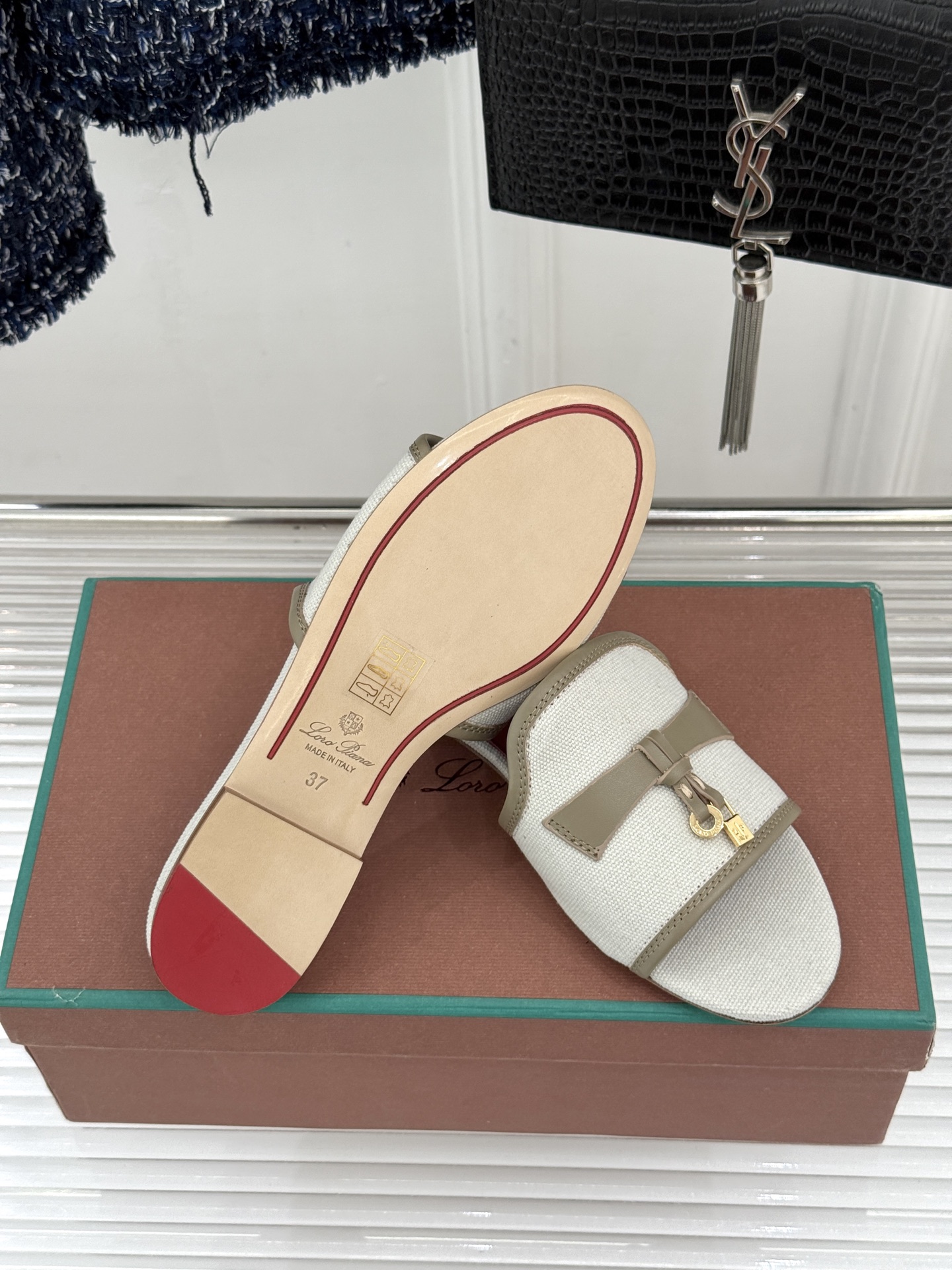 Loro Piana/ LP🌾 经典复古绝美吊坠粗跟平底拖鞋简约即时髦 松弛的高级感感受夏日感高级穿搭~