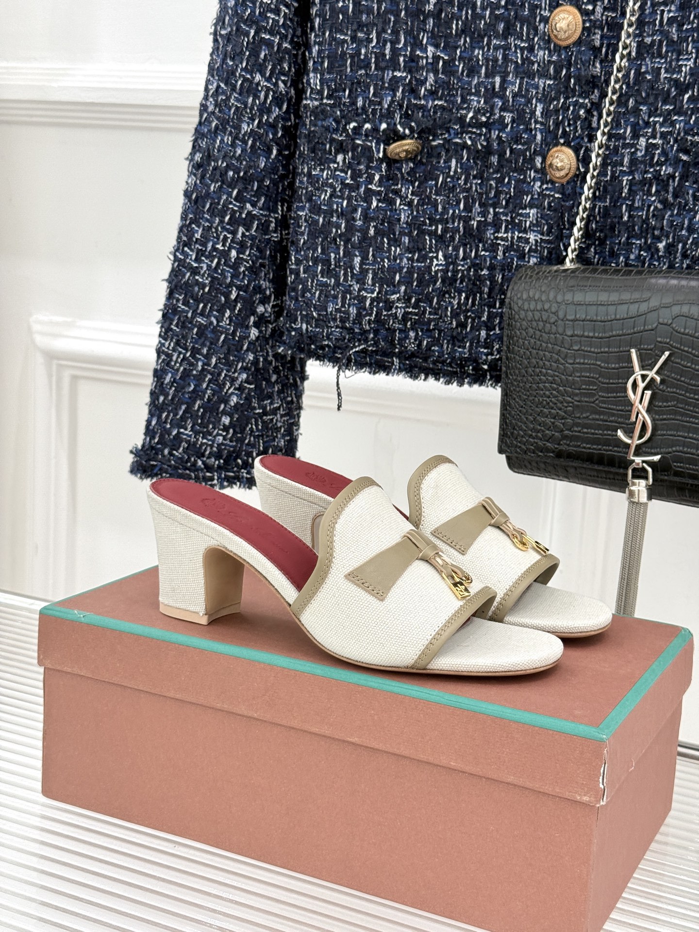 Loro Piana/ LP🌾 经典复古绝美吊坠粗跟平底拖鞋简约即时髦 松弛的高级感感受夏日感高级穿搭~