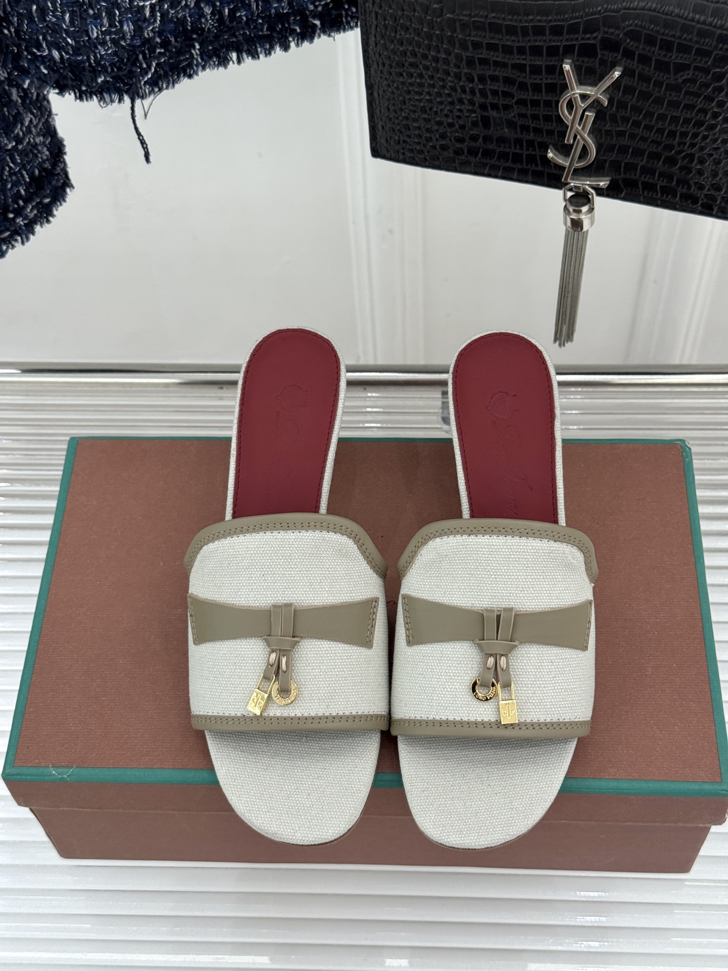 Loro Piana/ LP🌾 经典复古绝美吊坠粗跟平底拖鞋简约即时髦 松弛的高级感感受夏日感高级穿搭~