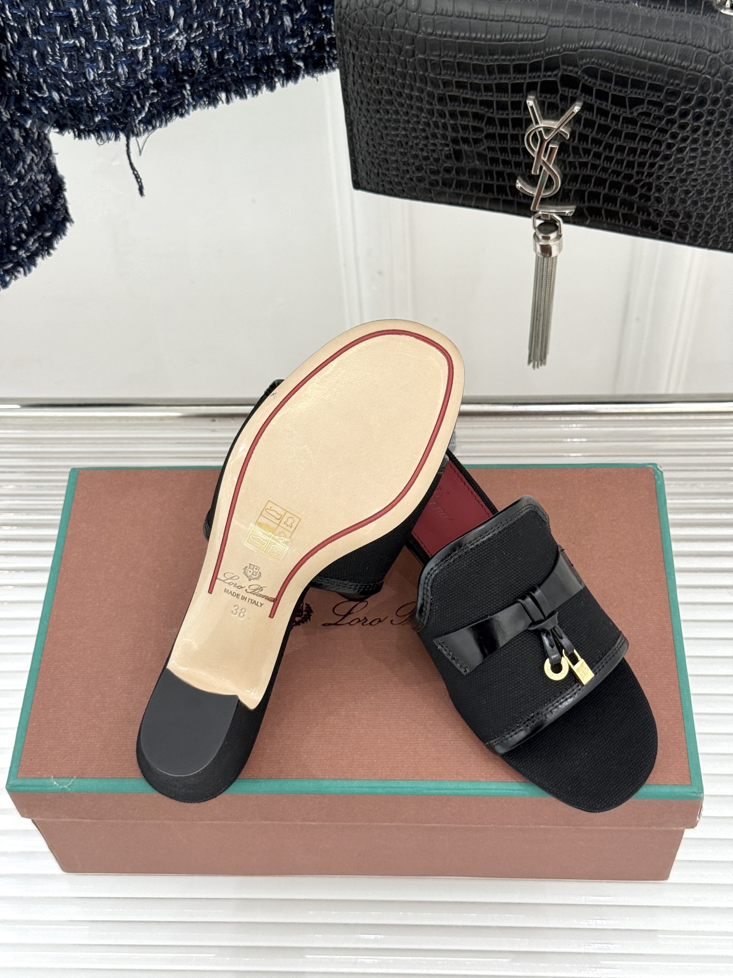 Loro Piana/ LP🌾 经典复古绝美吊坠粗跟平底拖鞋简约即时髦 松弛的高级感感受夏日感高级穿搭~