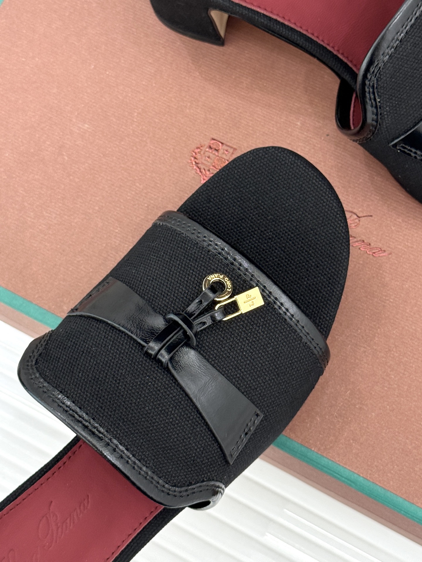 Loro Piana/ LP🌾 经典复古绝美吊坠粗跟平底拖鞋简约即时髦 松弛的高级感感受夏日感高级穿搭~