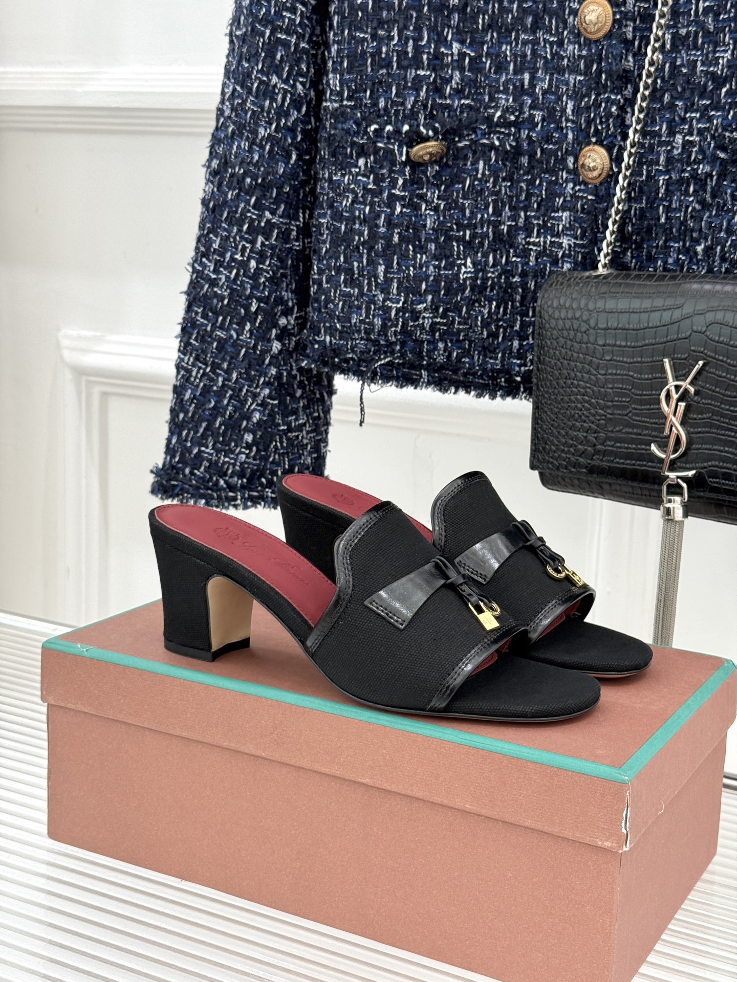 Loro Piana/ LP🌾 经典复古绝美吊坠粗跟平底拖鞋简约即时髦 松弛的高级感感受夏日感高级穿搭~