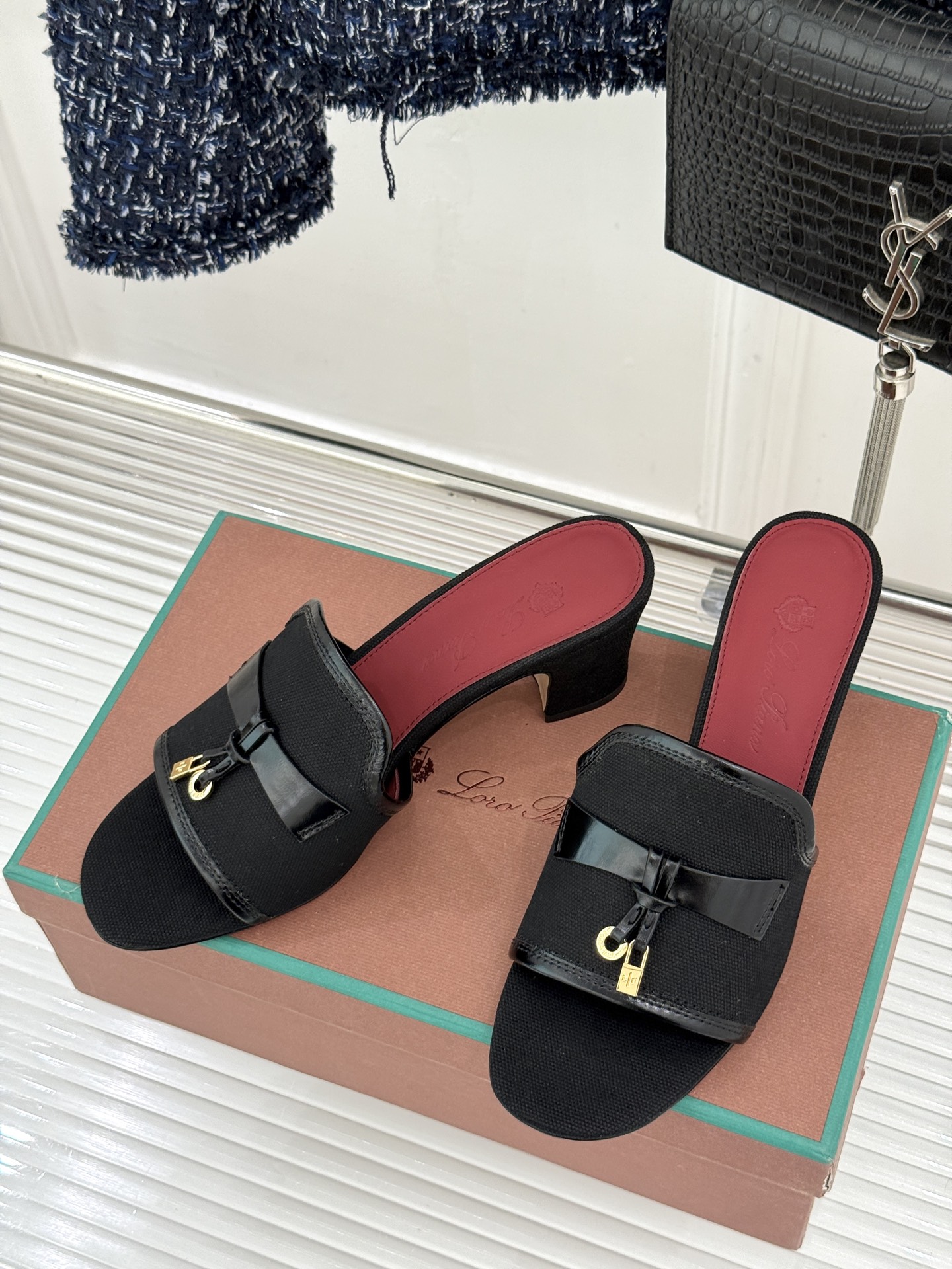 Loro Piana/ LP🌾 经典复古绝美吊坠粗跟平底拖鞋简约即时髦 松弛的高级感感受夏日感高级穿搭~