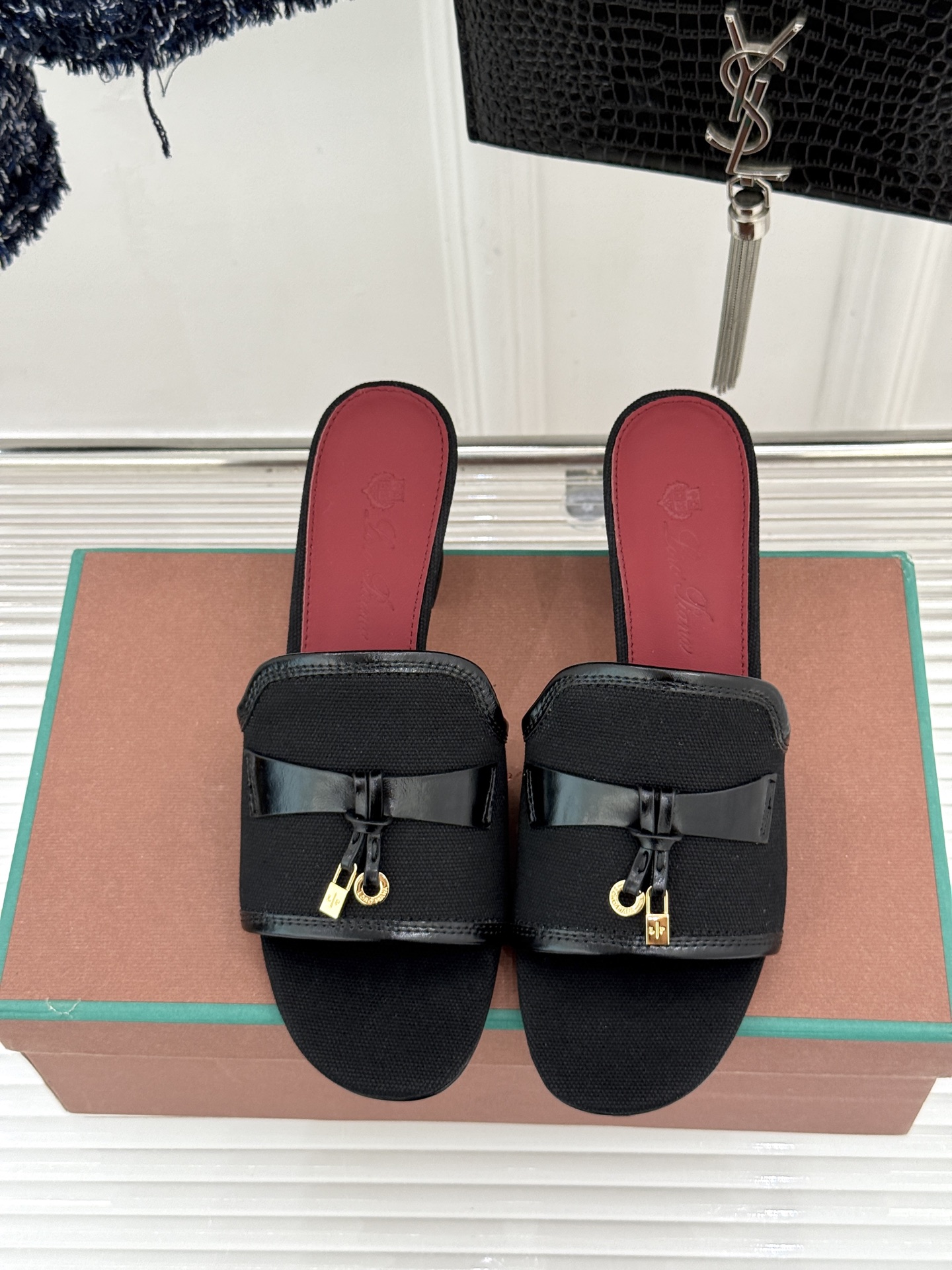 Loro Piana/ LP🌾 经典复古绝美吊坠粗跟平底拖鞋简约即时髦 松弛的高级感感受夏日感高级穿搭~