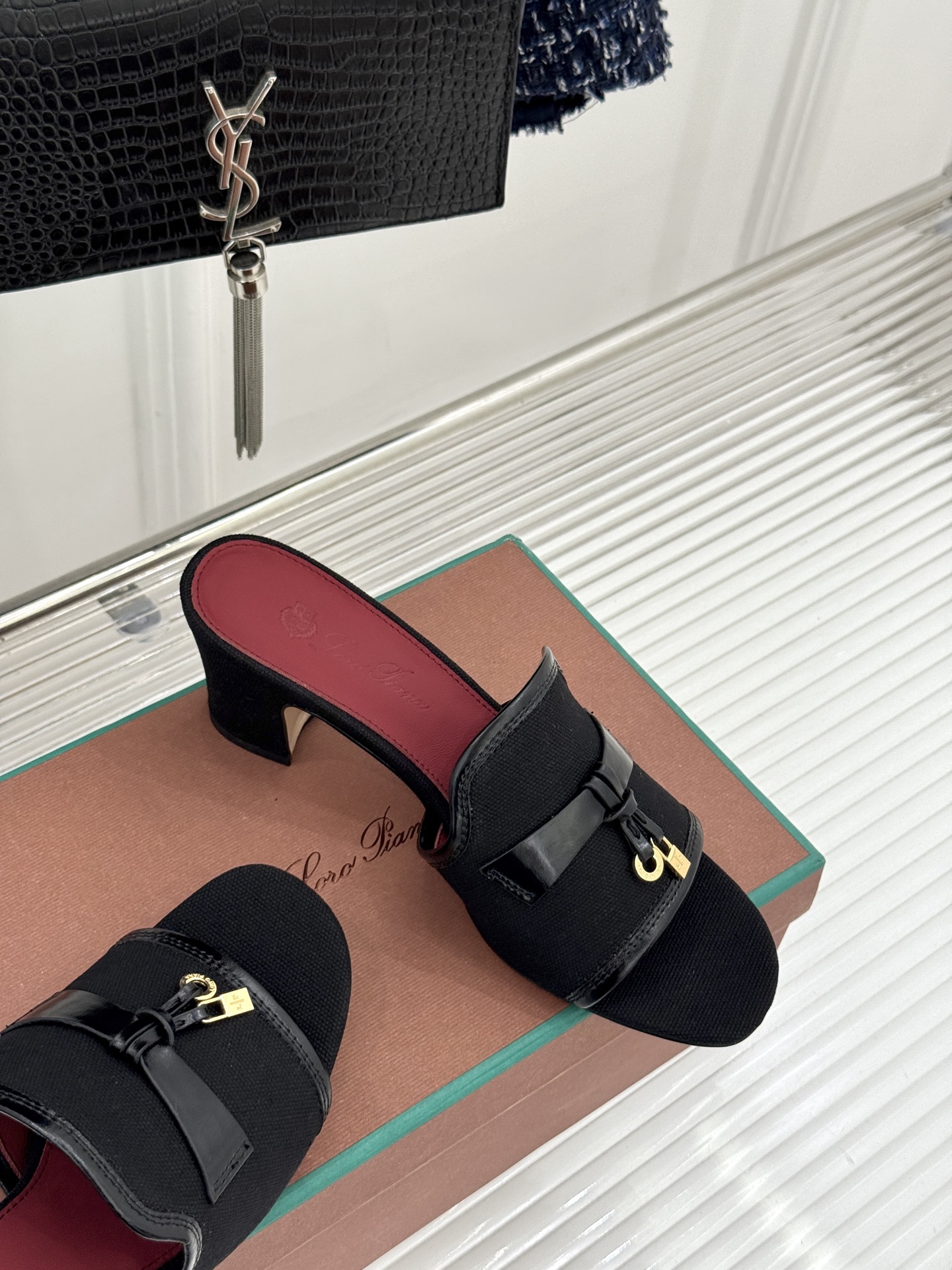 Loro Piana/ LP🌾 经典复古绝美吊坠粗跟平底拖鞋简约即时髦 松弛的高级感感受夏日感高级穿搭~